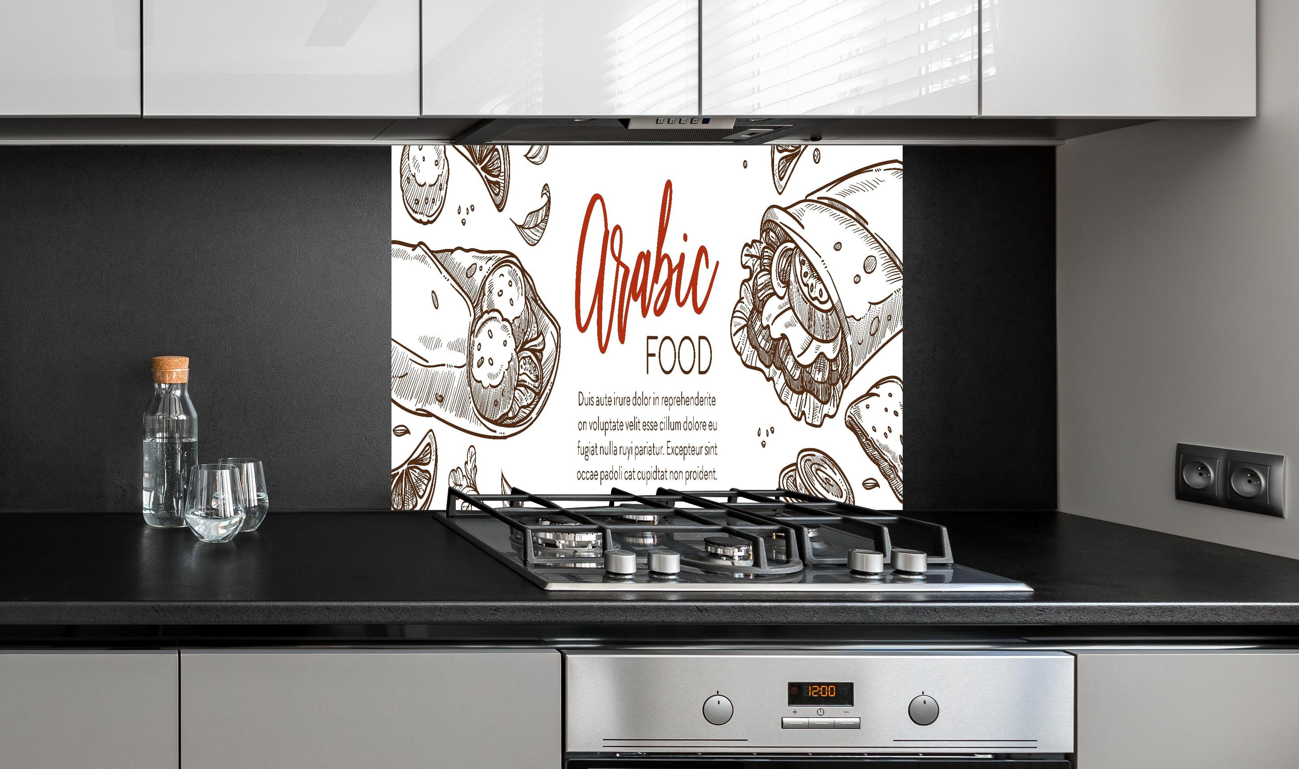 Spritzschutz - Handgezeichnete Arabische Speisen Grafik hinter einem Cerankochfeld zwischen Holz-Kochutensilien
