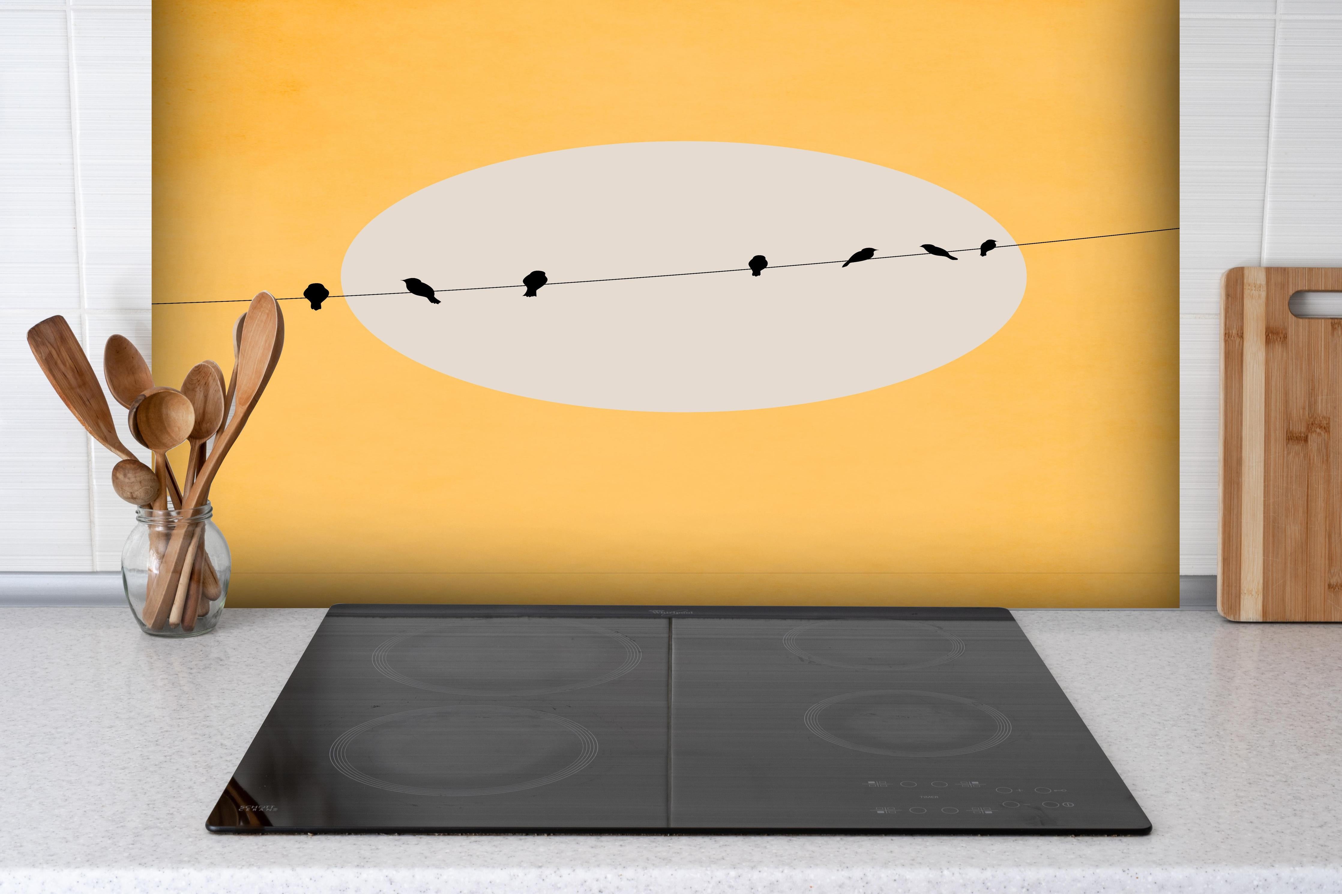 Spritzschutz - Helle Sonne - Gemälde hinter einem Cerankochfeld zwischen Holz-Kochutensilien
