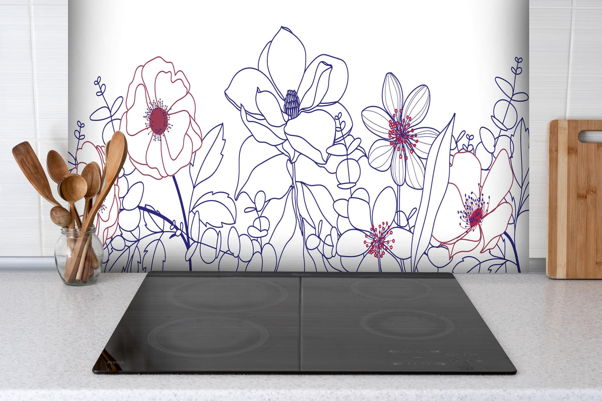 Spritzschutz - Künstlerische Blumen Lineart Zeichnung hinter einem Cerankochfeld zwischen Holz-Kochutensilien
