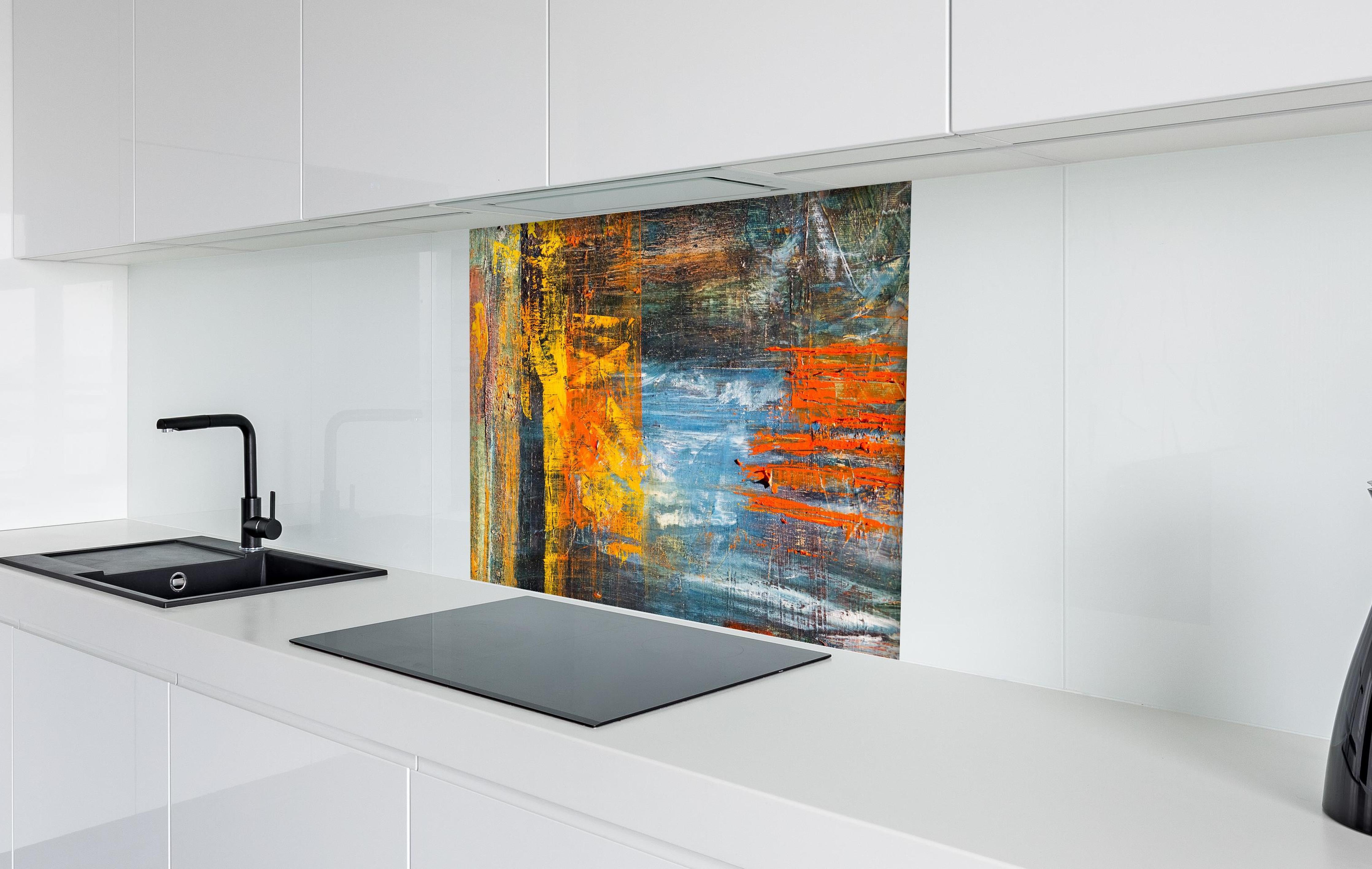 Spritzschutz - Kunst Malerei - Vintage hinter einem Cerankochfeld zwischen Holz-Kochutensilien
