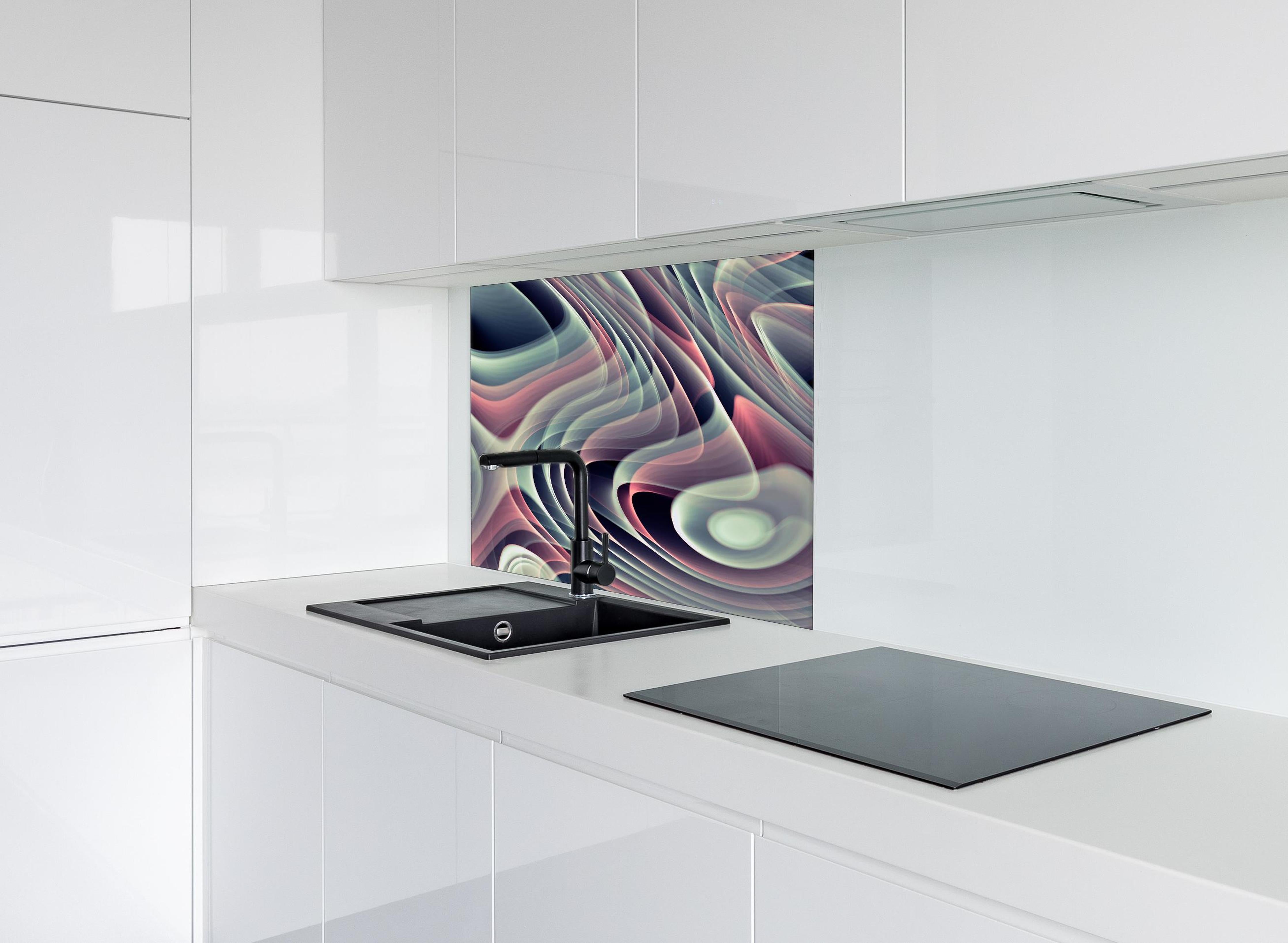 Spritzschutz - Linienartiger Hintergrund - Abstrakt hinter einem Cerankochfeld zwischen Holz-Kochutensilien
