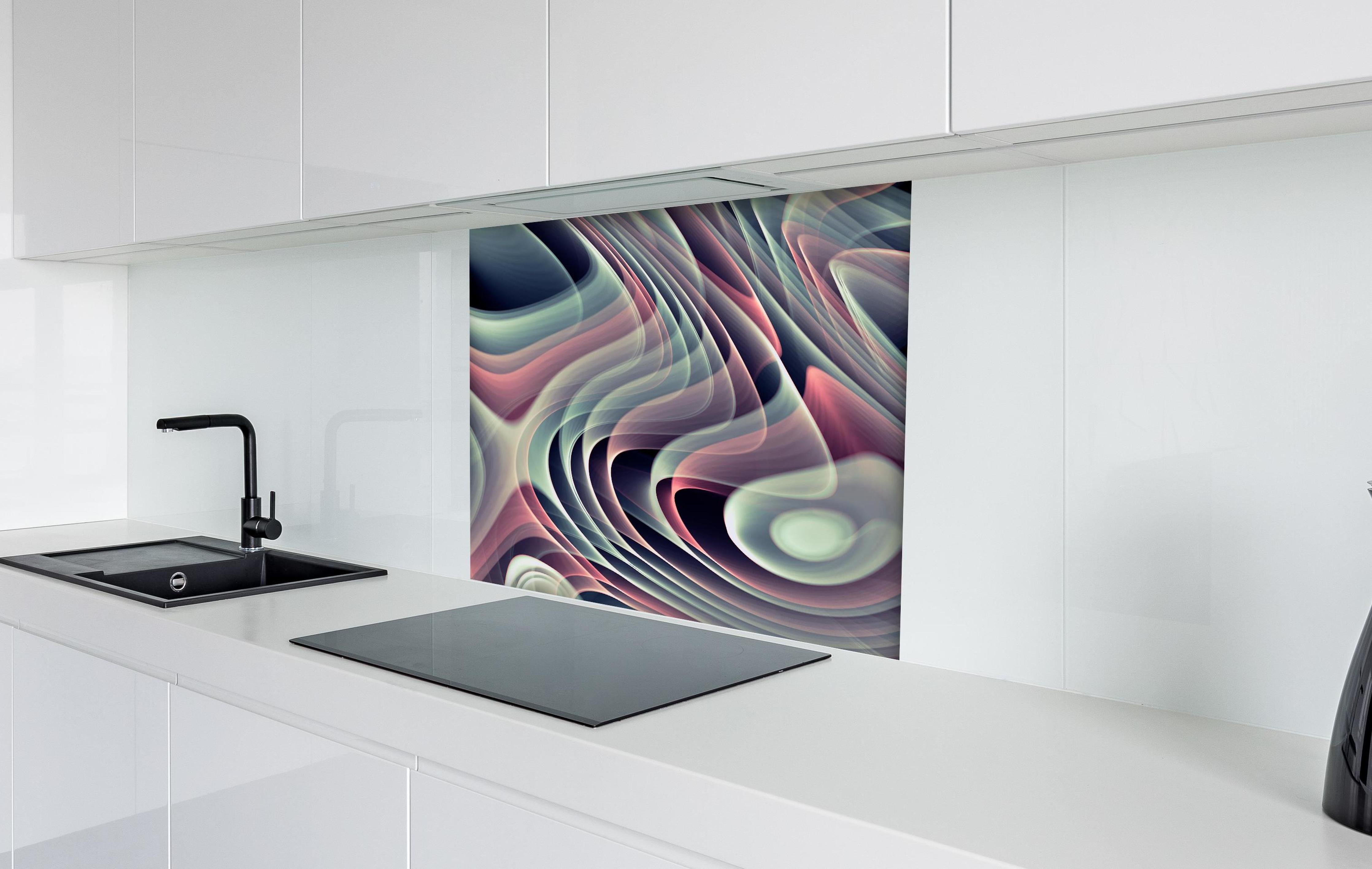 Spritzschutz - Linienartiger Hintergrund - Abstrakt hinter einem Cerankochfeld zwischen Holz-Kochutensilien
