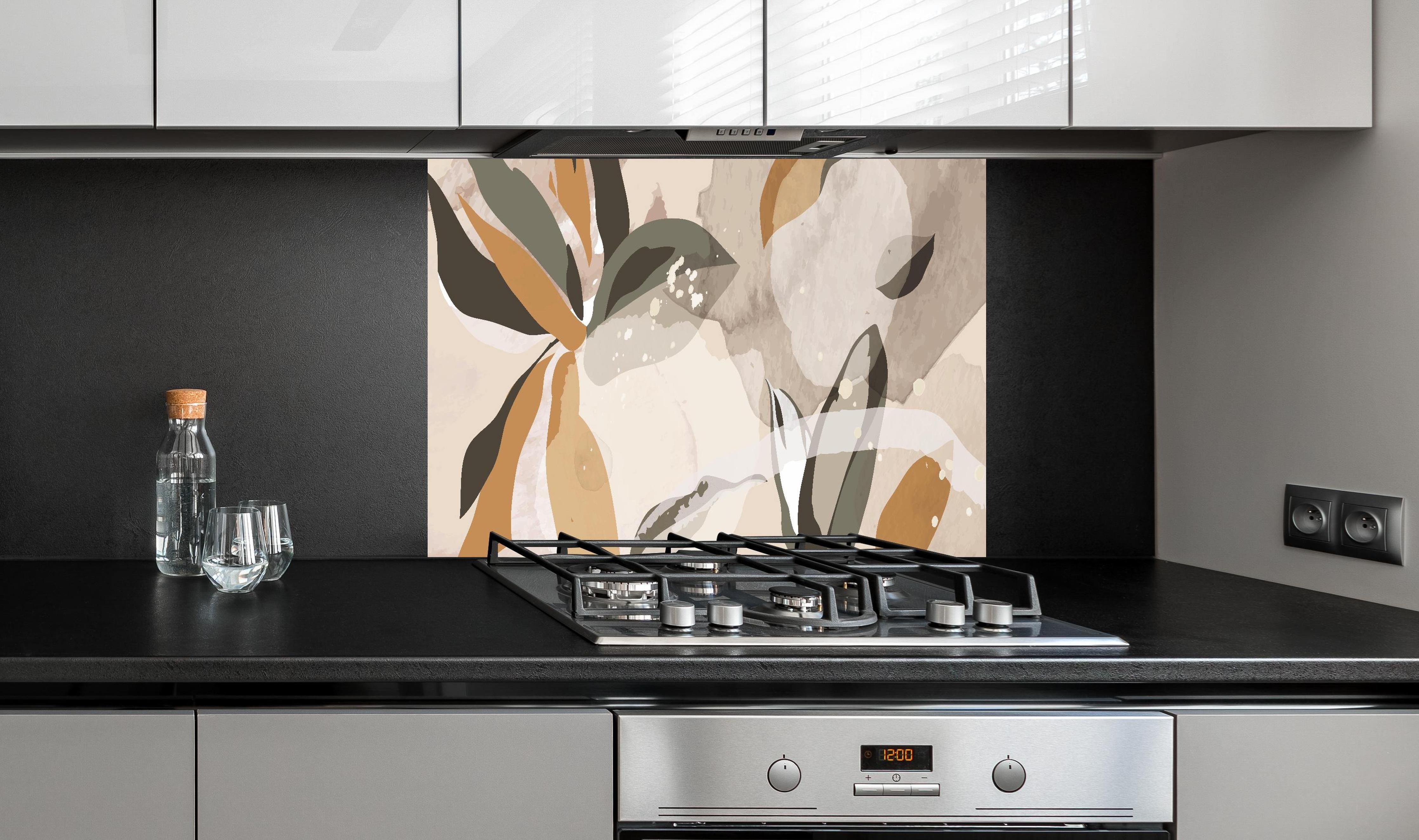 Spritzschutz - Moderne Abstrakte Illustration in Beige hinter einem Cerankochfeld zwischen Holz-Kochutensilien

