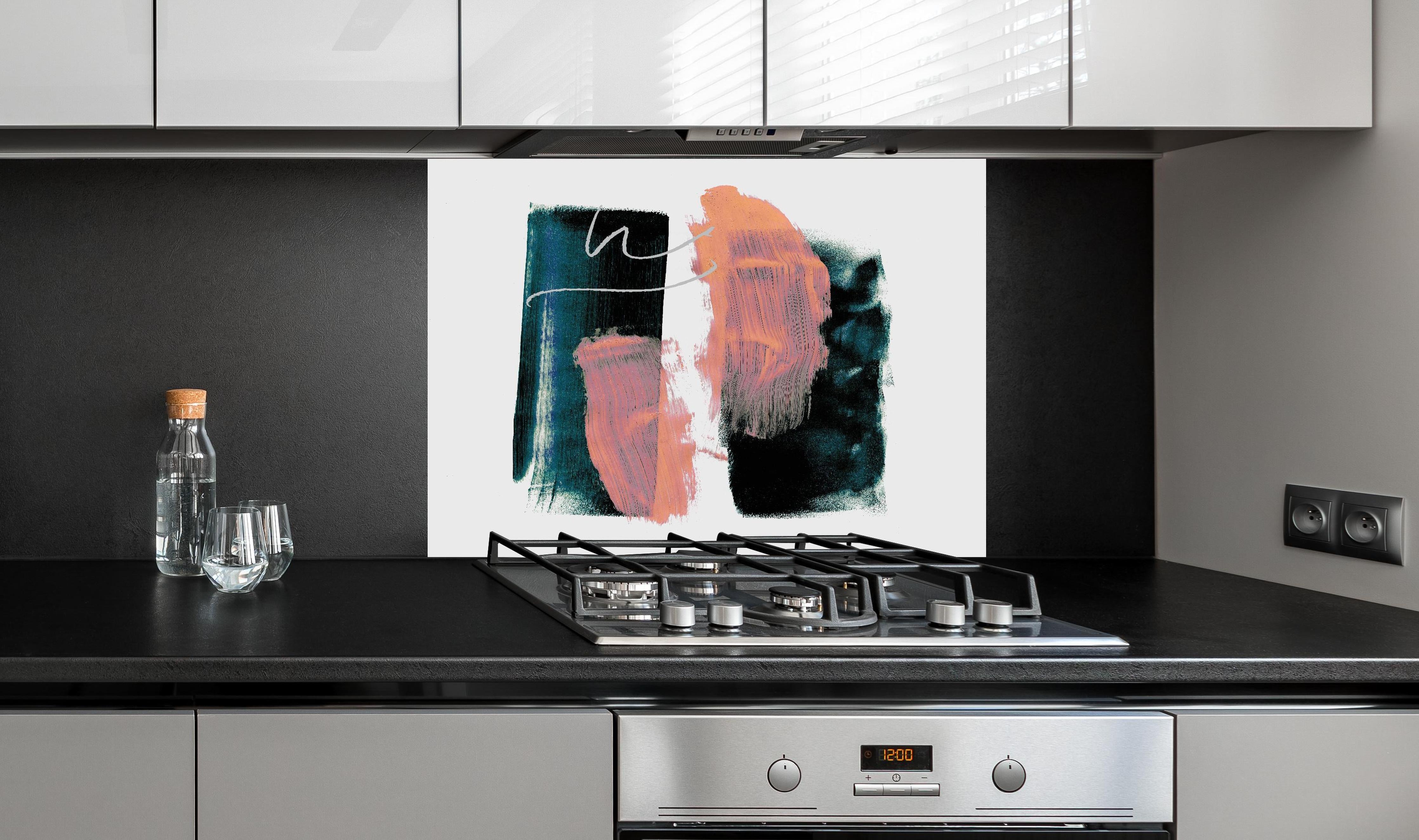 Spritzschutz - Moderne Abstrakte Kunst in Pastell hinter einem Cerankochfeld zwischen Holz-Kochutensilien
