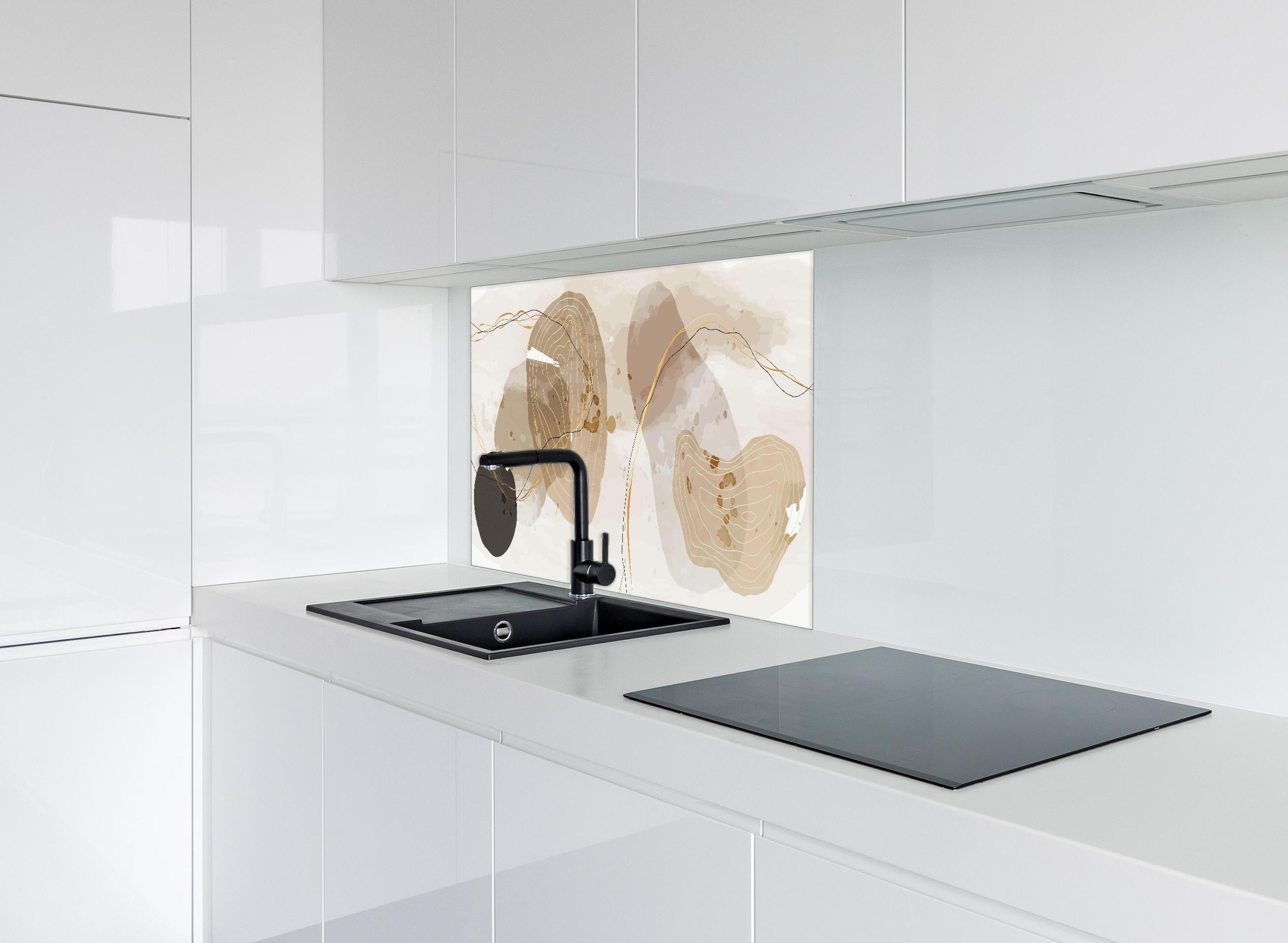 Spritzschutz - Moderne Beige-Braune Abstrakte Kunstformen hinter einem Cerankochfeld zwischen Holz-Kochutensilien
