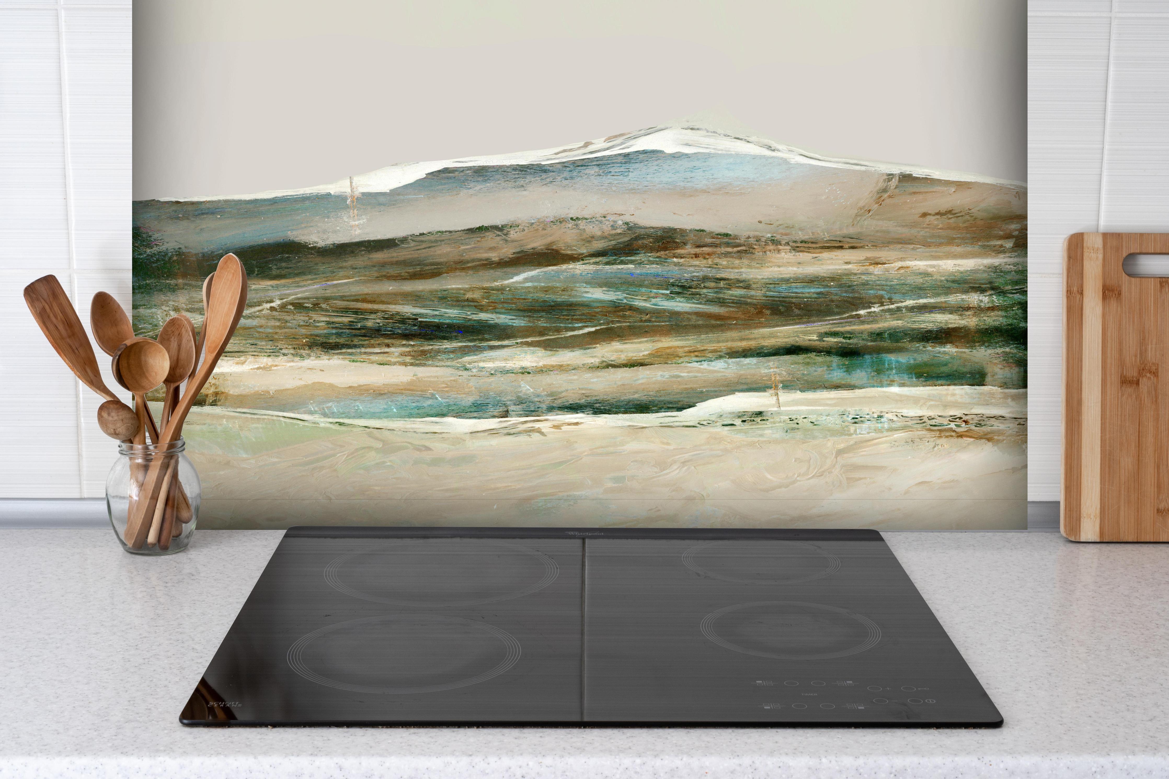 Spritzschutz - Moderne Berge Abstrakt in Pastellfarben hinter einem Cerankochfeld zwischen Holz-Kochutensilien
