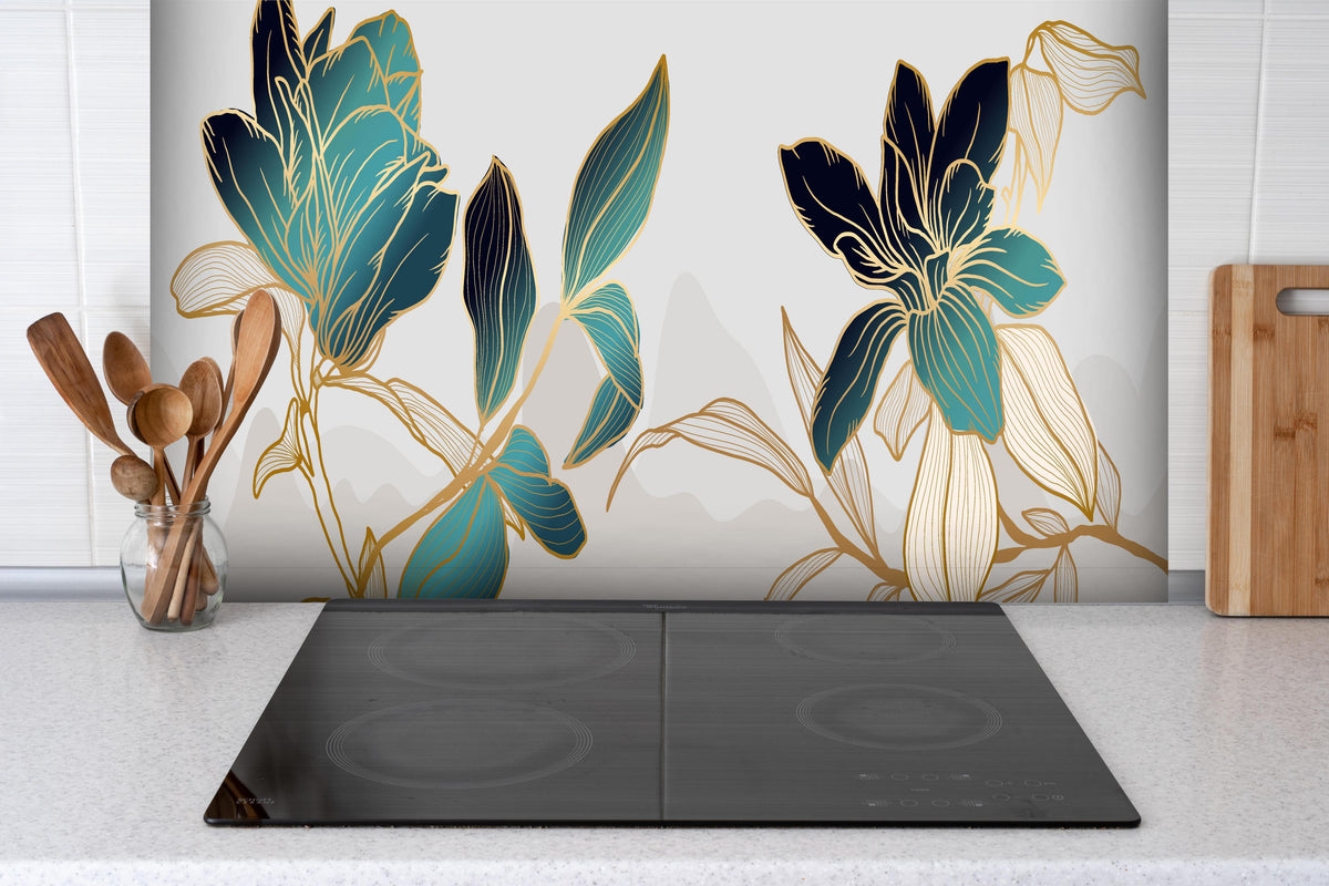 Spritzschutz - Moderne Blaue Blumen Kunstdruck-Illustration hinter einem Cerankochfeld zwischen Holz-Kochutensilien

