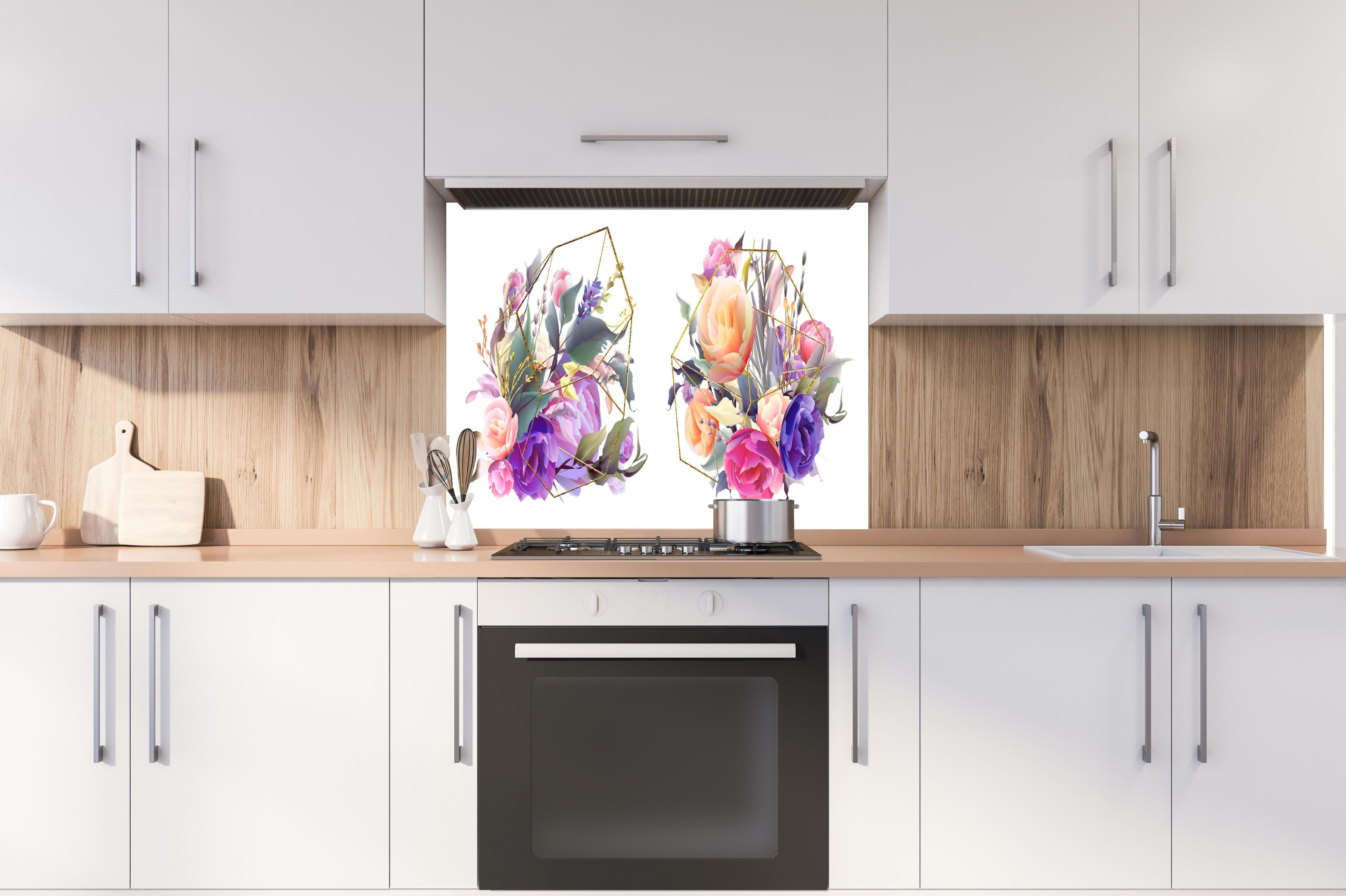 Spritzschutz - Moderne Blumenkunst mit geometrischem Stil hinter einem Cerankochfeld zwischen Holz-Kochutensilien
