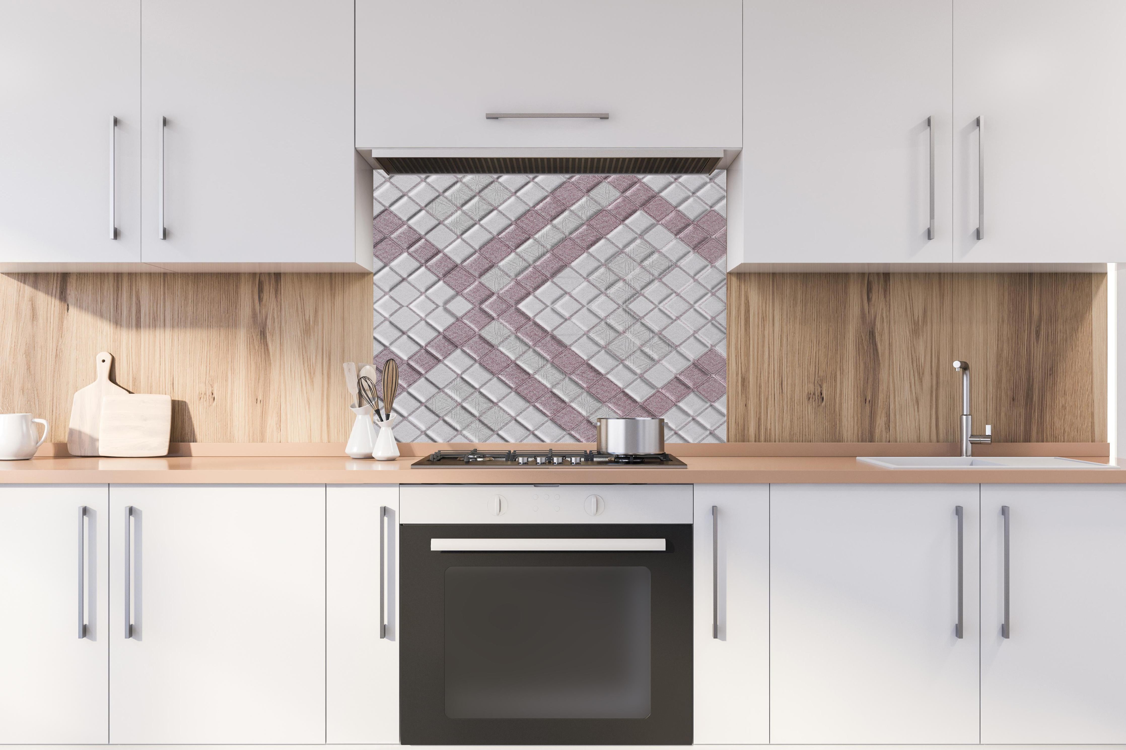 Spritzschutz - Moderne Grau-Weiße Geometrische Tapete hinter einem Cerankochfeld zwischen Holz-Kochutensilien
