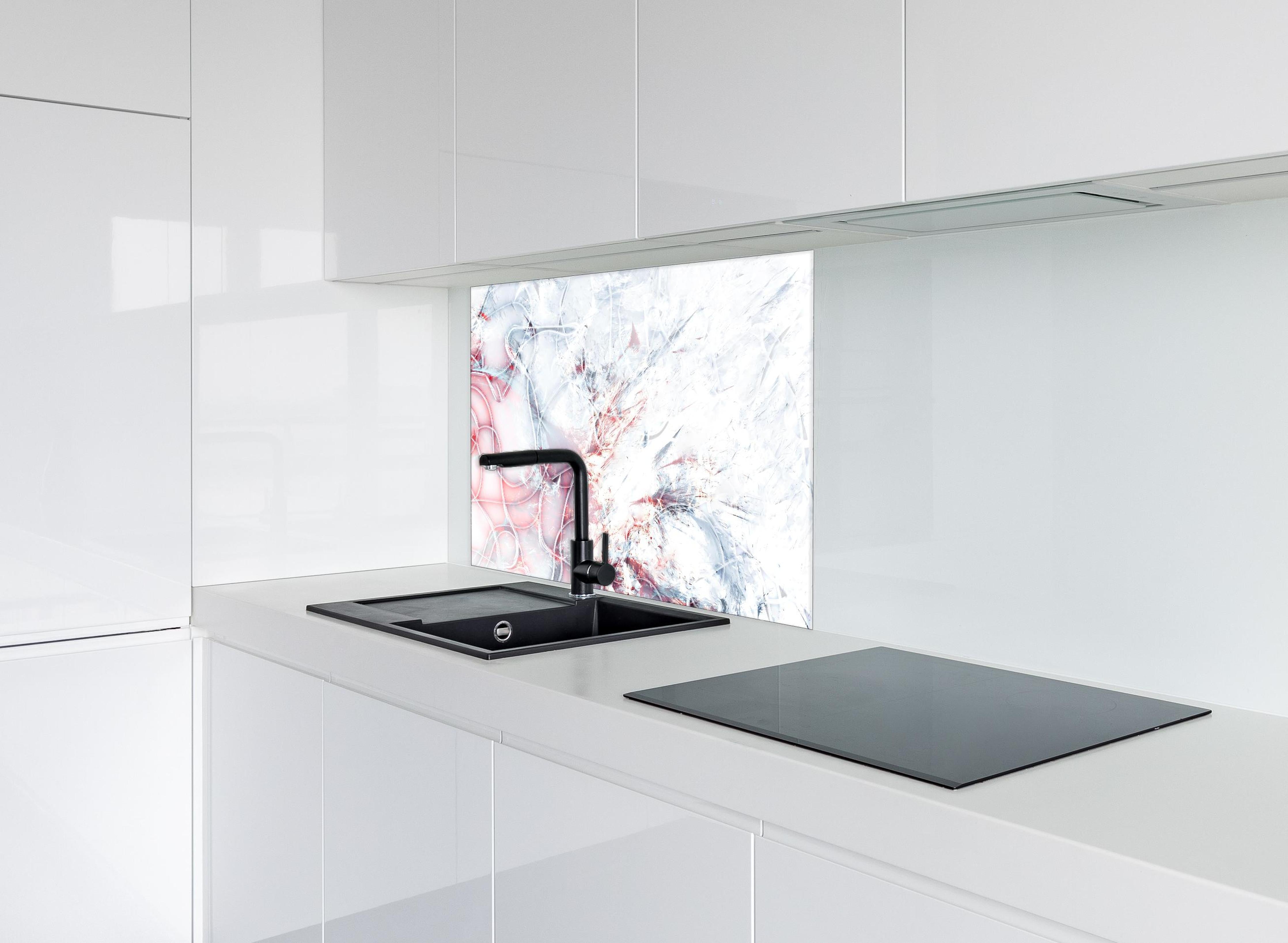 Spritzschutz - Moderne Kunst - abstrakt hinter einem Cerankochfeld zwischen Holz-Kochutensilien
