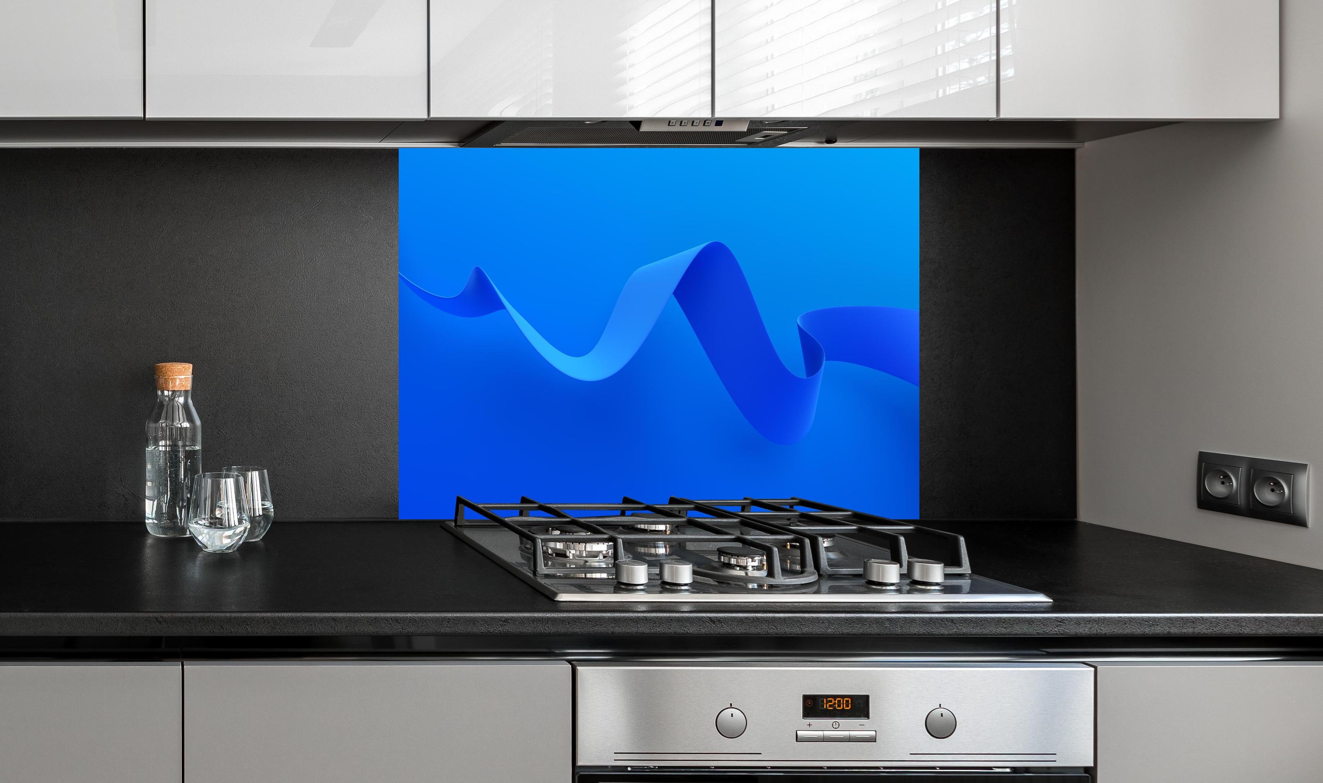 Spritzschutz - Moderner 3D Hintergrund hinter einem Cerankochfeld zwischen Holz-Kochutensilien
