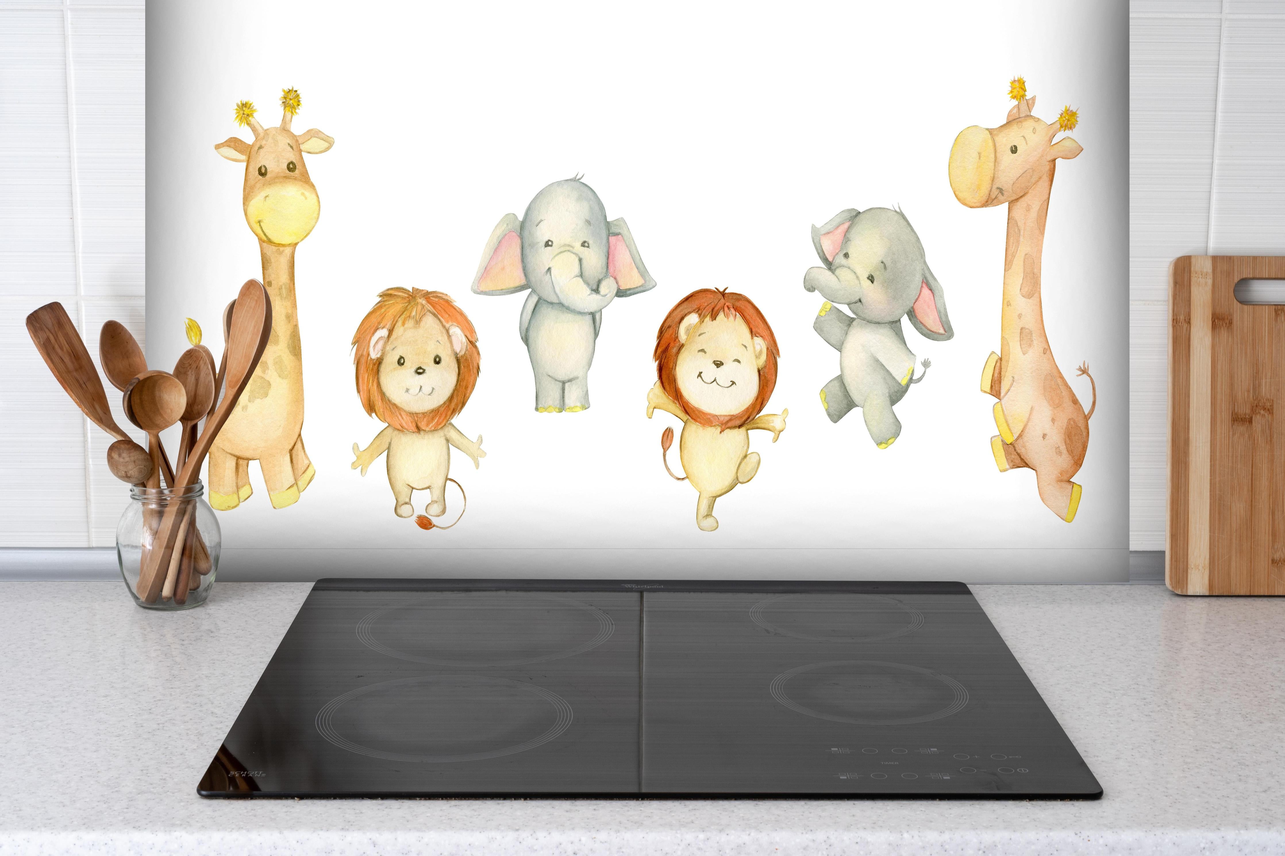 Spritzschutz - Niedliche Tiere hinter einem Cerankochfeld zwischen Holz-Kochutensilien
