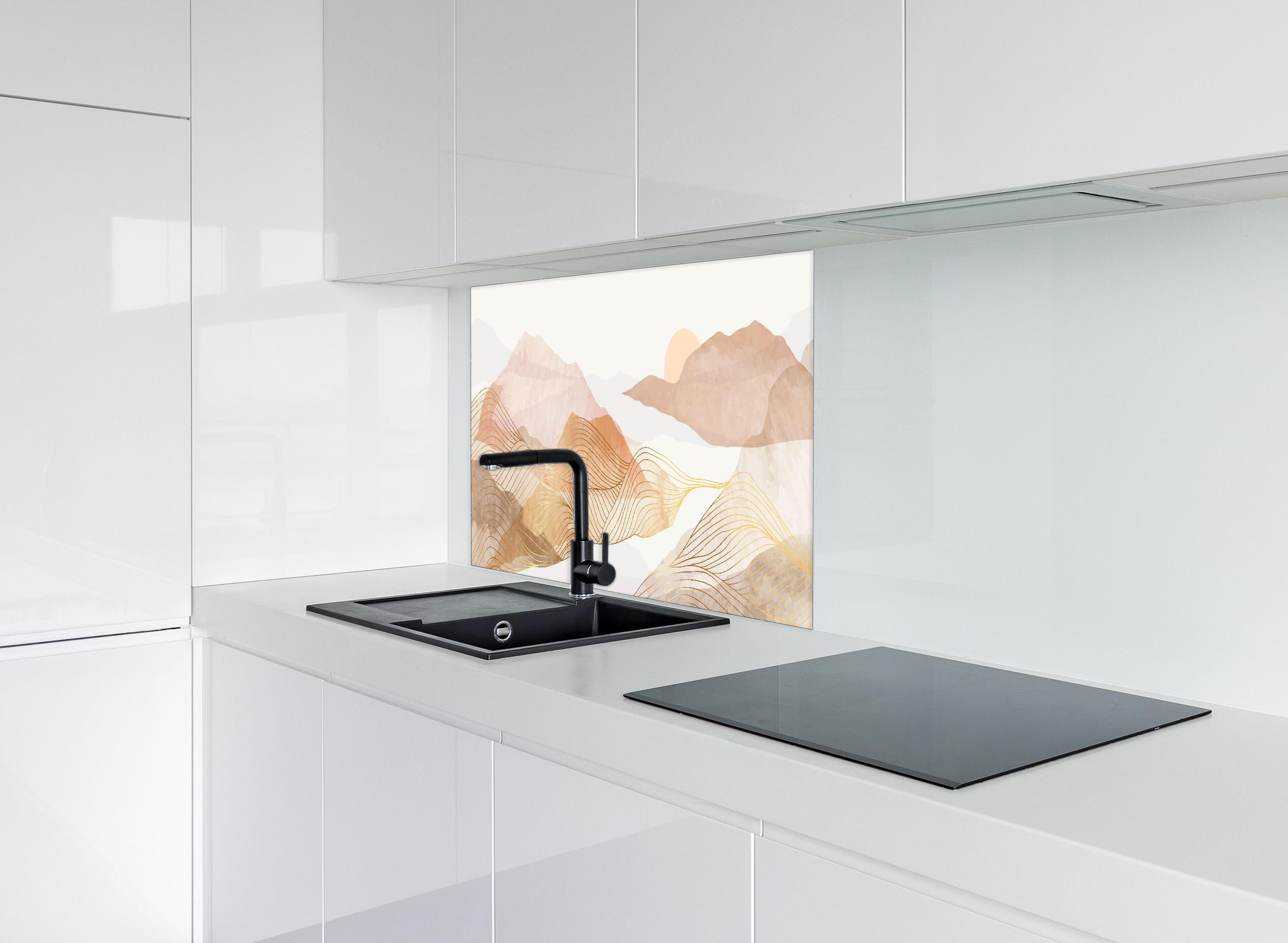 Spritzschutz - Pastell Berge und Linien Kunstwerk hinter einem Cerankochfeld zwischen Holz-Kochutensilien
