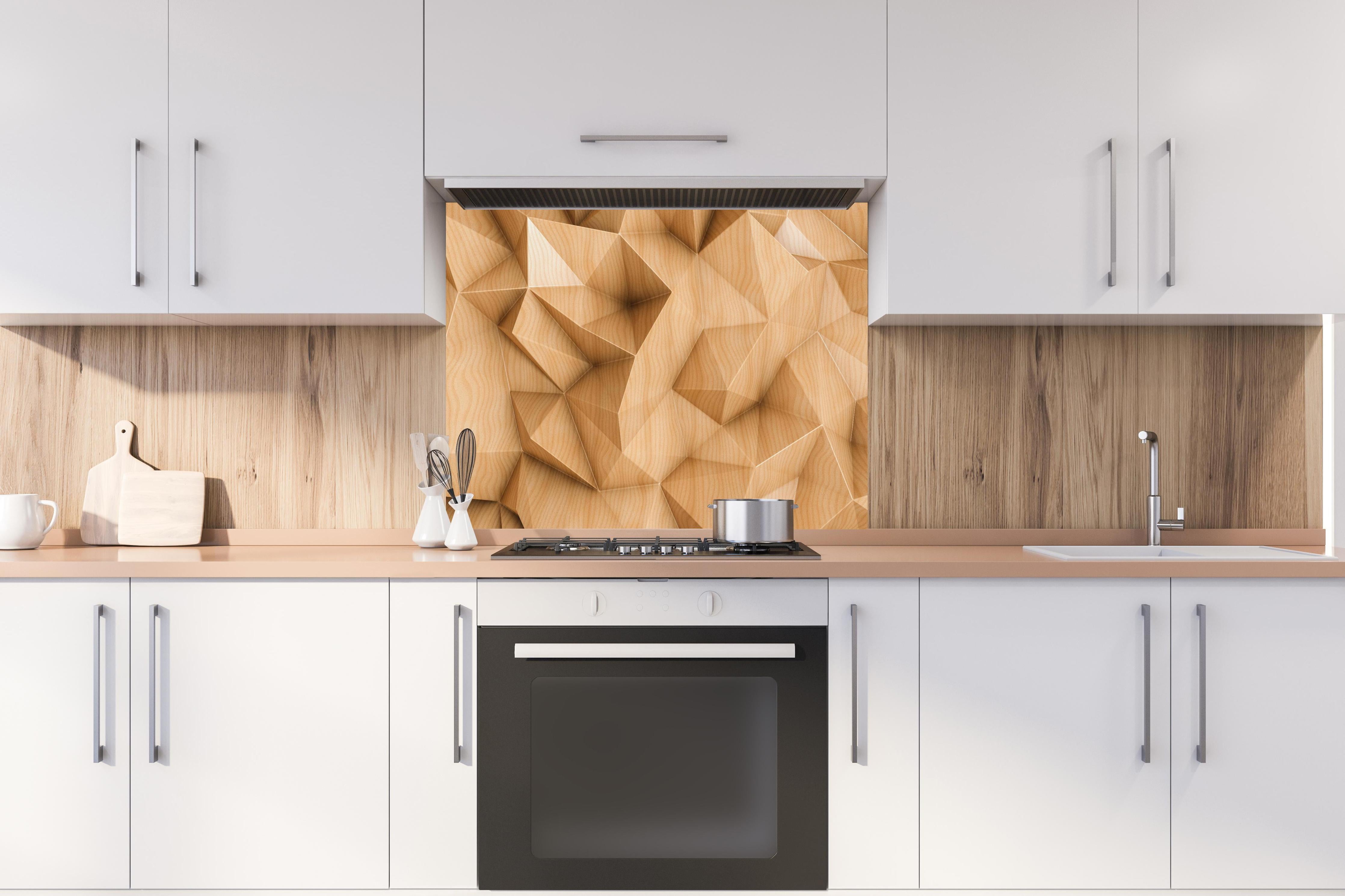 Spritzschutz - Polygonaler abstrakter Hintergrund hinter einem Cerankochfeld zwischen Holz-Kochutensilien
