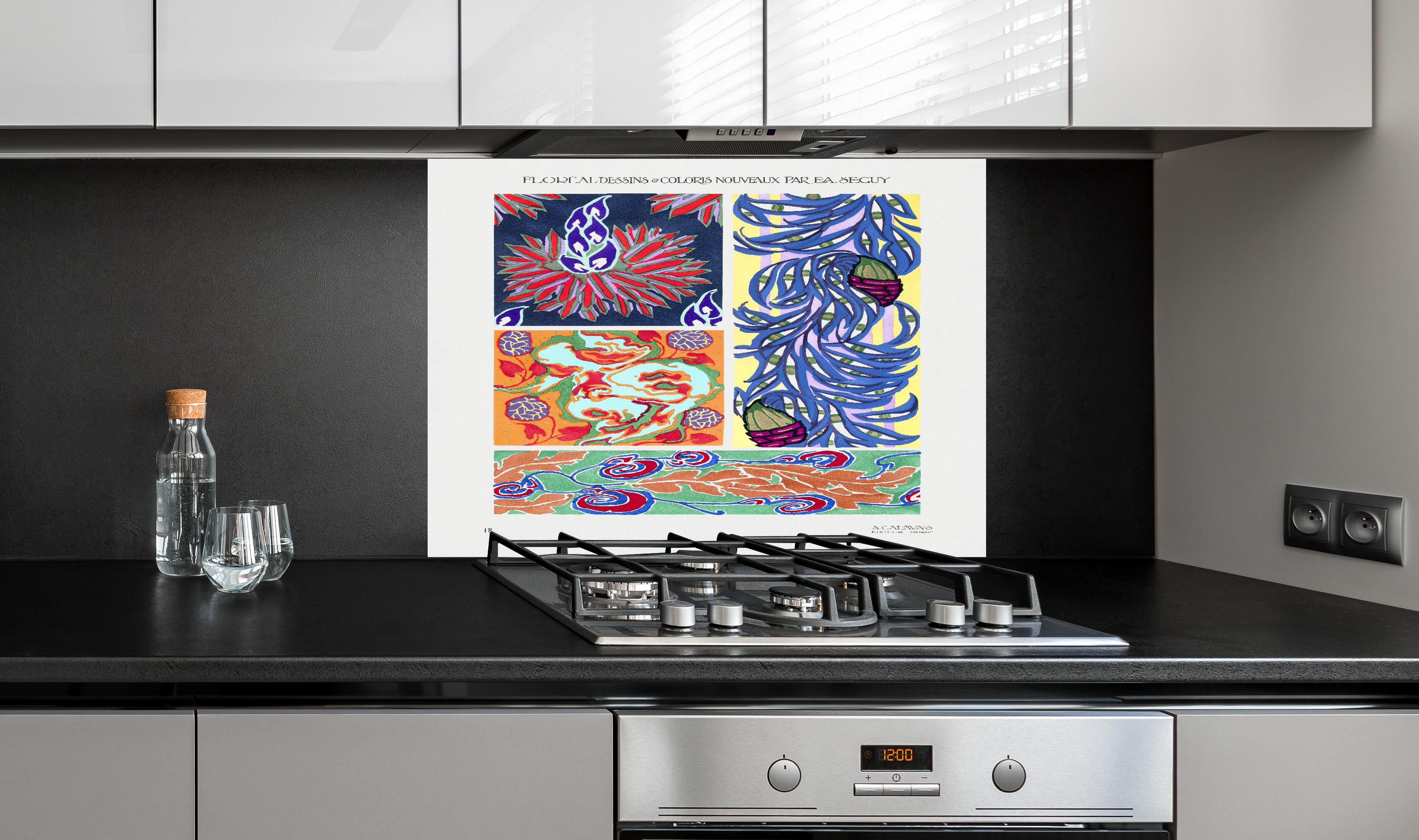 Spritzschutz - Retro Botanik Zeichnung von E.A. Seguy hinter einem Cerankochfeld zwischen Holz-Kochutensilien
