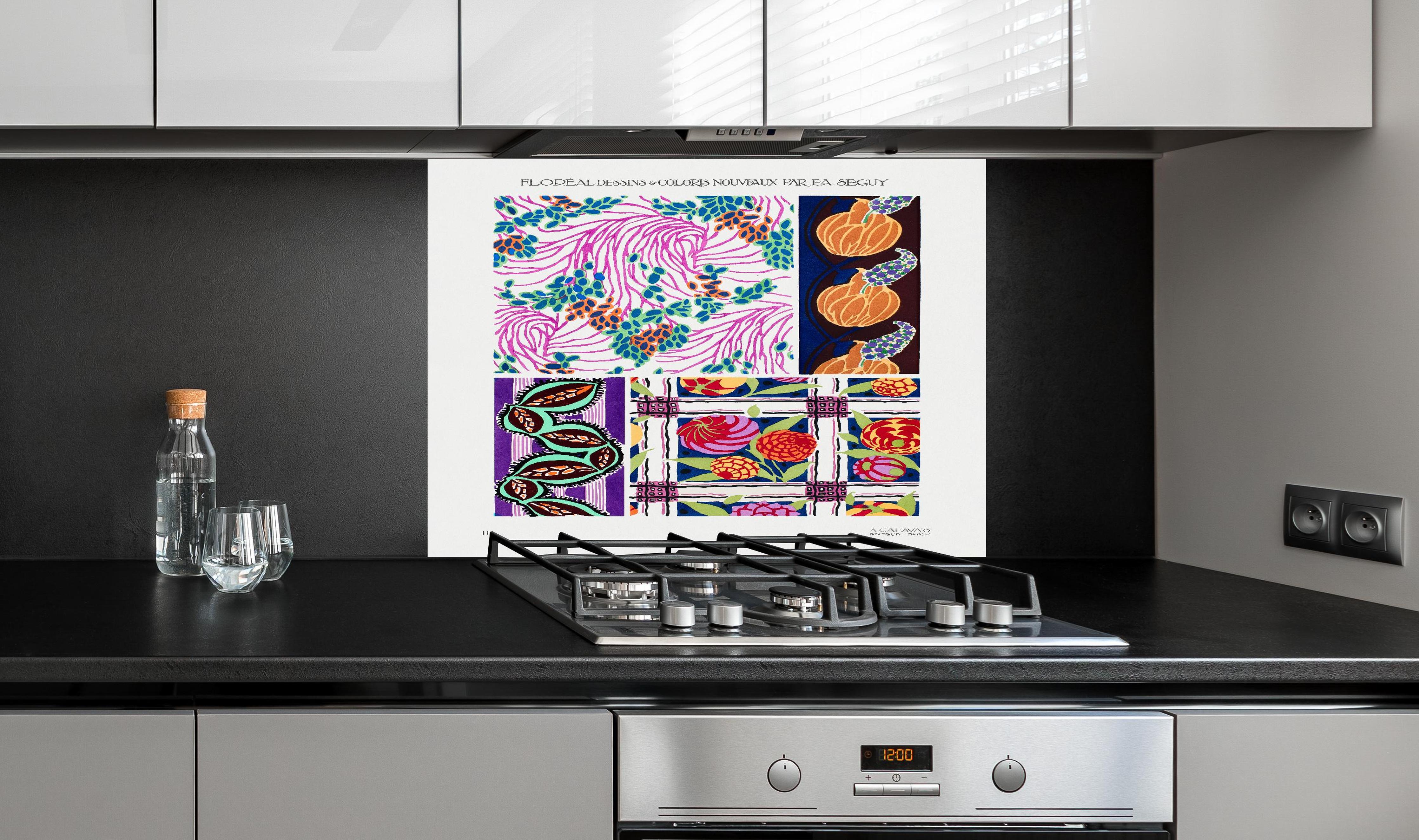 Spritzschutz - Retro Floral Kunst von Meister Seguy hinter einem Cerankochfeld zwischen Holz-Kochutensilien
