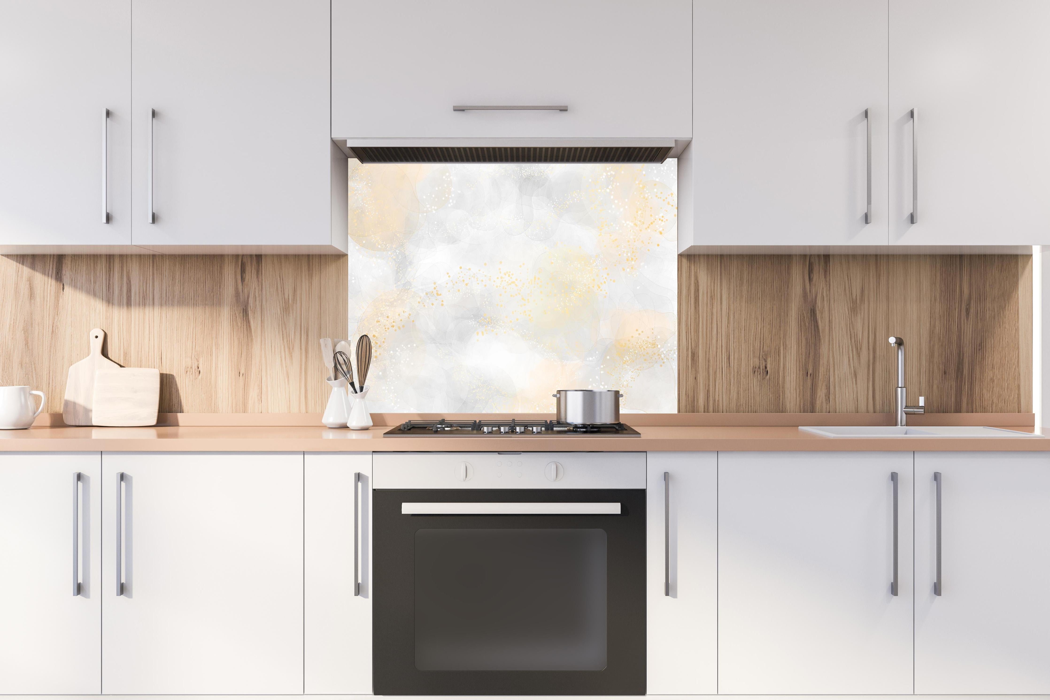 Spritzschutz - Retro Kunsttextur - Aquarellillustration   hinter einem Cerankochfeld zwischen Holz-Kochutensilien
