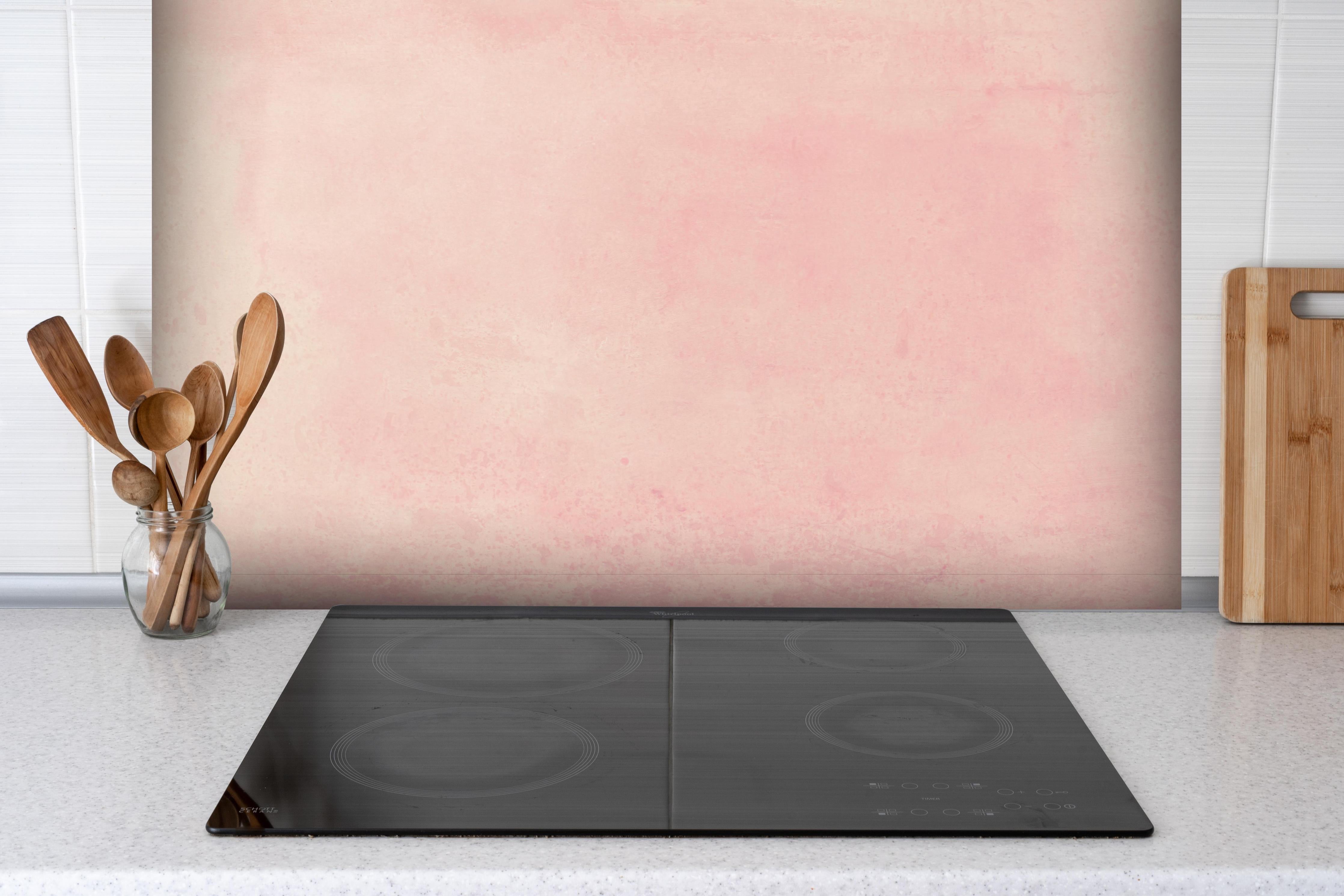 Spritzschutz - Rosa Aquarell - Pastellfarben hinter einem Cerankochfeld zwischen Holz-Kochutensilien
