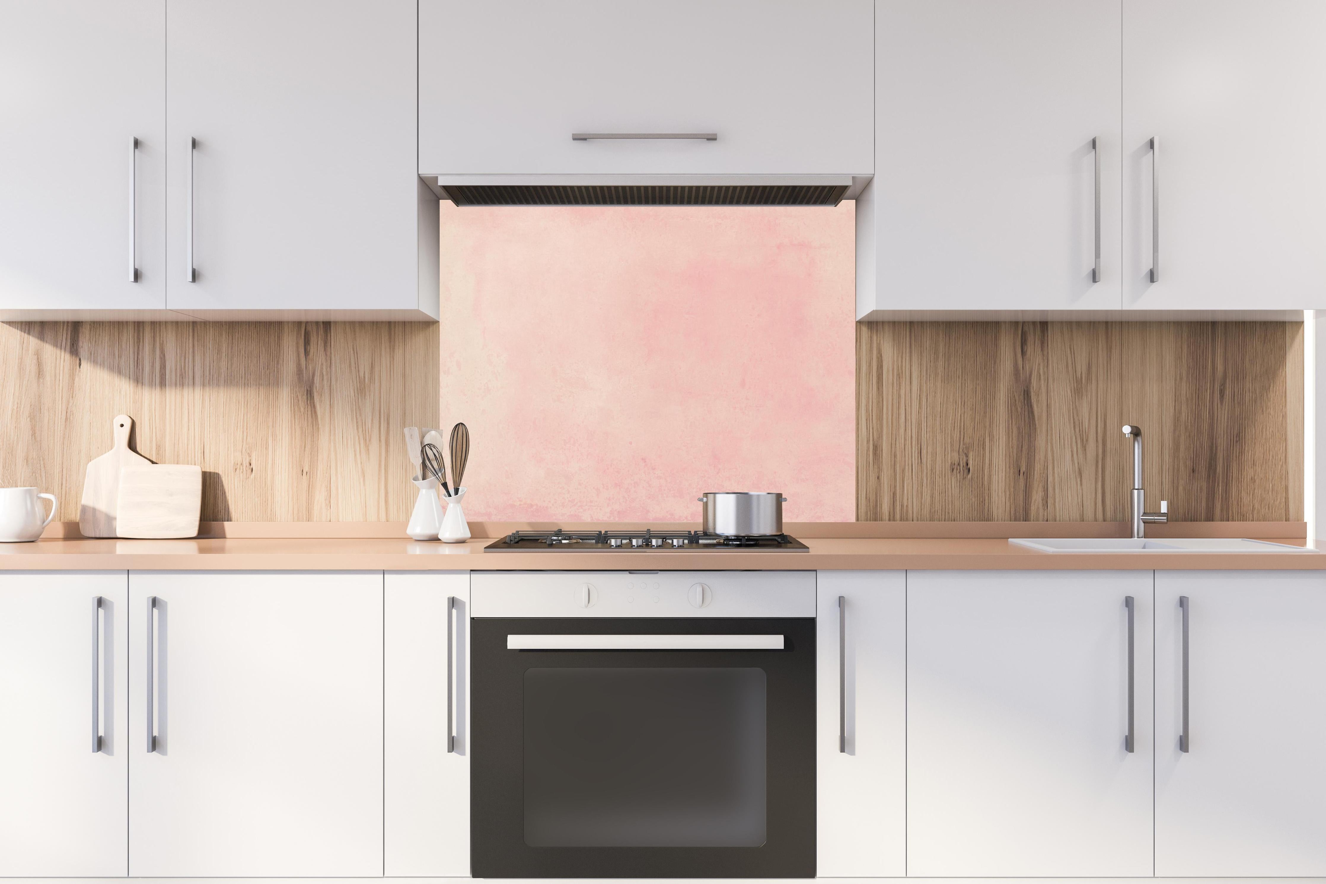 Spritzschutz - Rosa Aquarell - Pastellfarben hinter einem Cerankochfeld zwischen Holz-Kochutensilien
