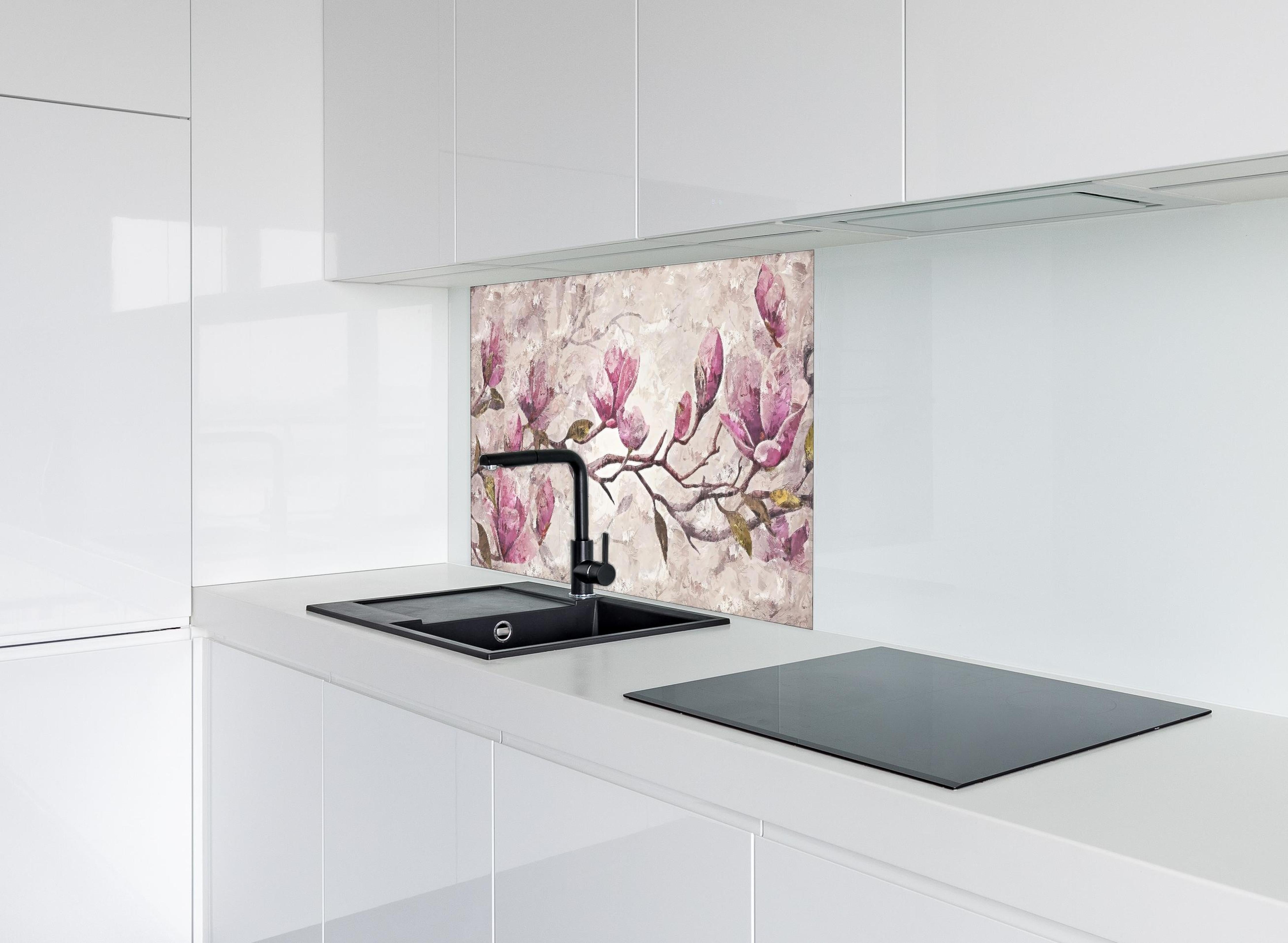 Spritzschutz - Sakura Baum - Gemälde hinter einem Cerankochfeld zwischen Holz-Kochutensilien
