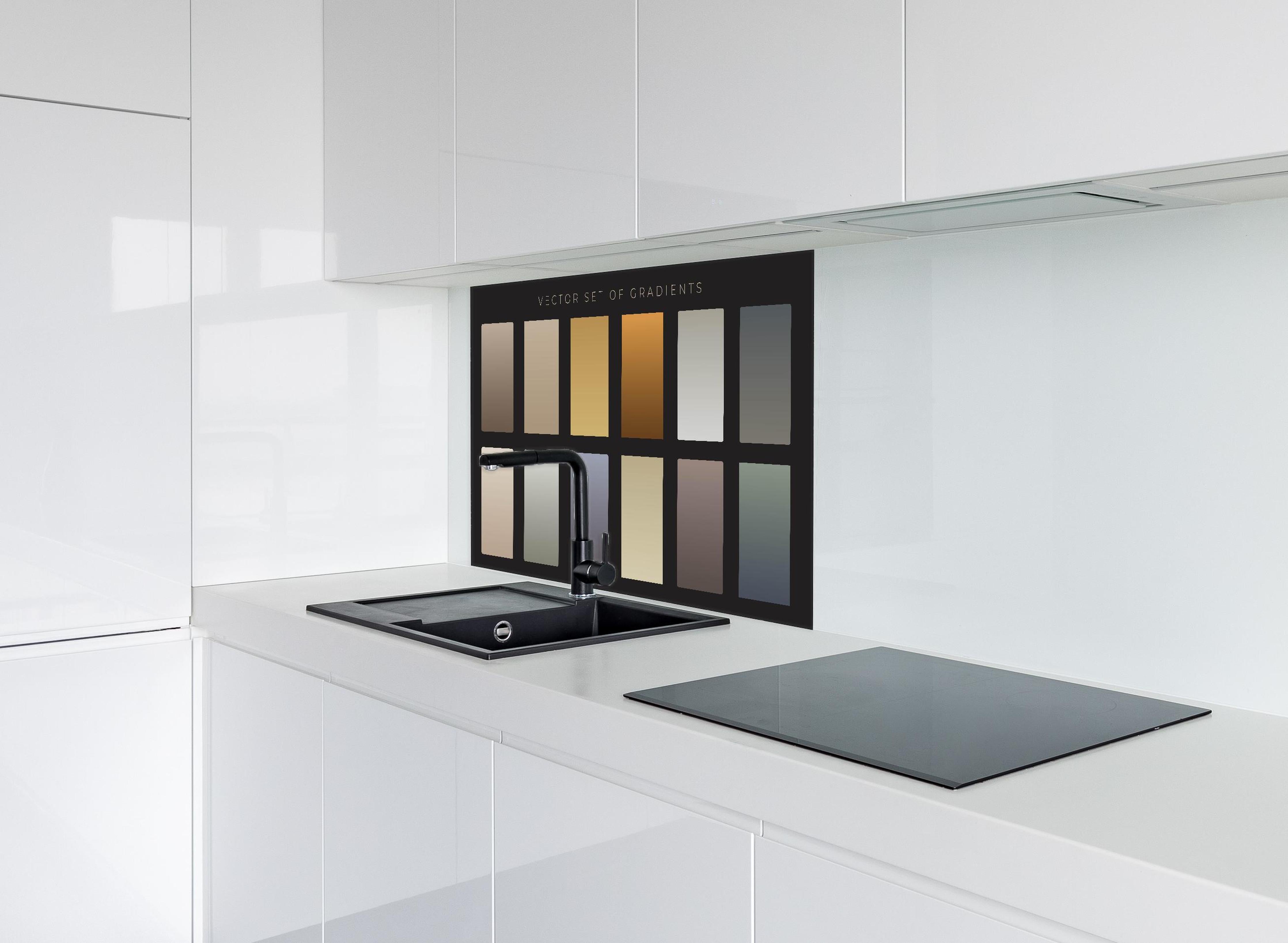 Spritzschutz - Set von sanften Vektor-Farbverläufen hinter einem Cerankochfeld zwischen Holz-Kochutensilien
