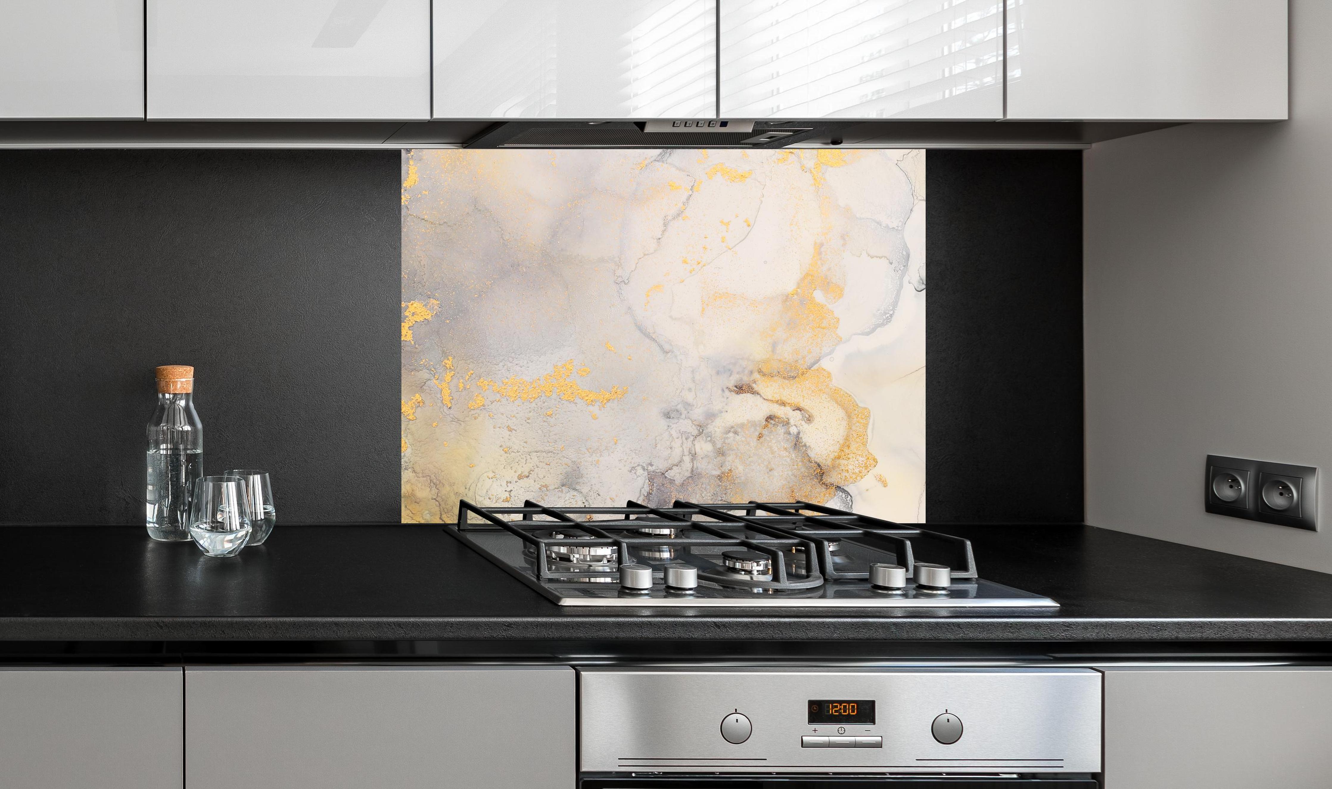 Spritzschutz - Abstrakte helle Flüssigkunstmalerei an edler Anthrazit-Wand hinter silbernem Gasherd