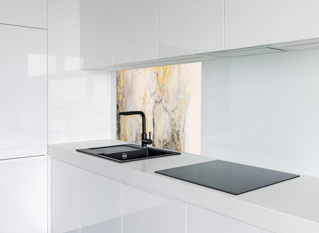 Spritzschutz - Abstrakte helle Flüssigkunstmalerei hinter modernem schwarz-matten Spülbecken in weißer Hochglanz-Küche