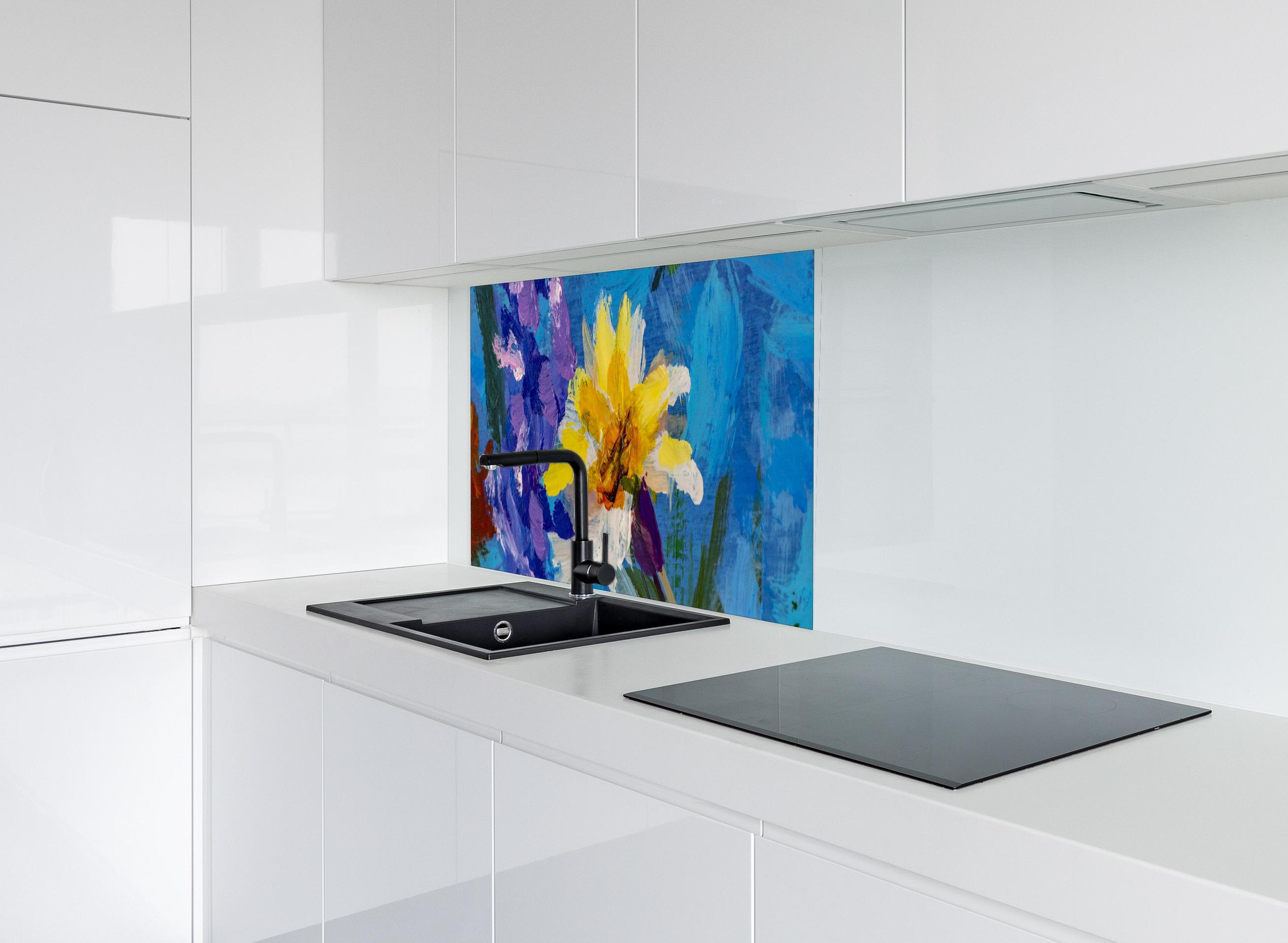 Spritzschutz - Aquarell Blumengemälde (Claude Monet) hinter modernem schwarz-matten Spülbecken in weißer Hochglanz-Küche