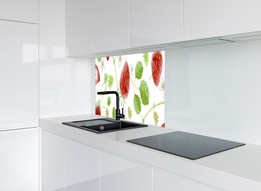 Spritzschutz - Aquarell Erdbeeren Hintergrund hinter modernem schwarz-matten Spülbecken in weißer Hochglanz-Küche