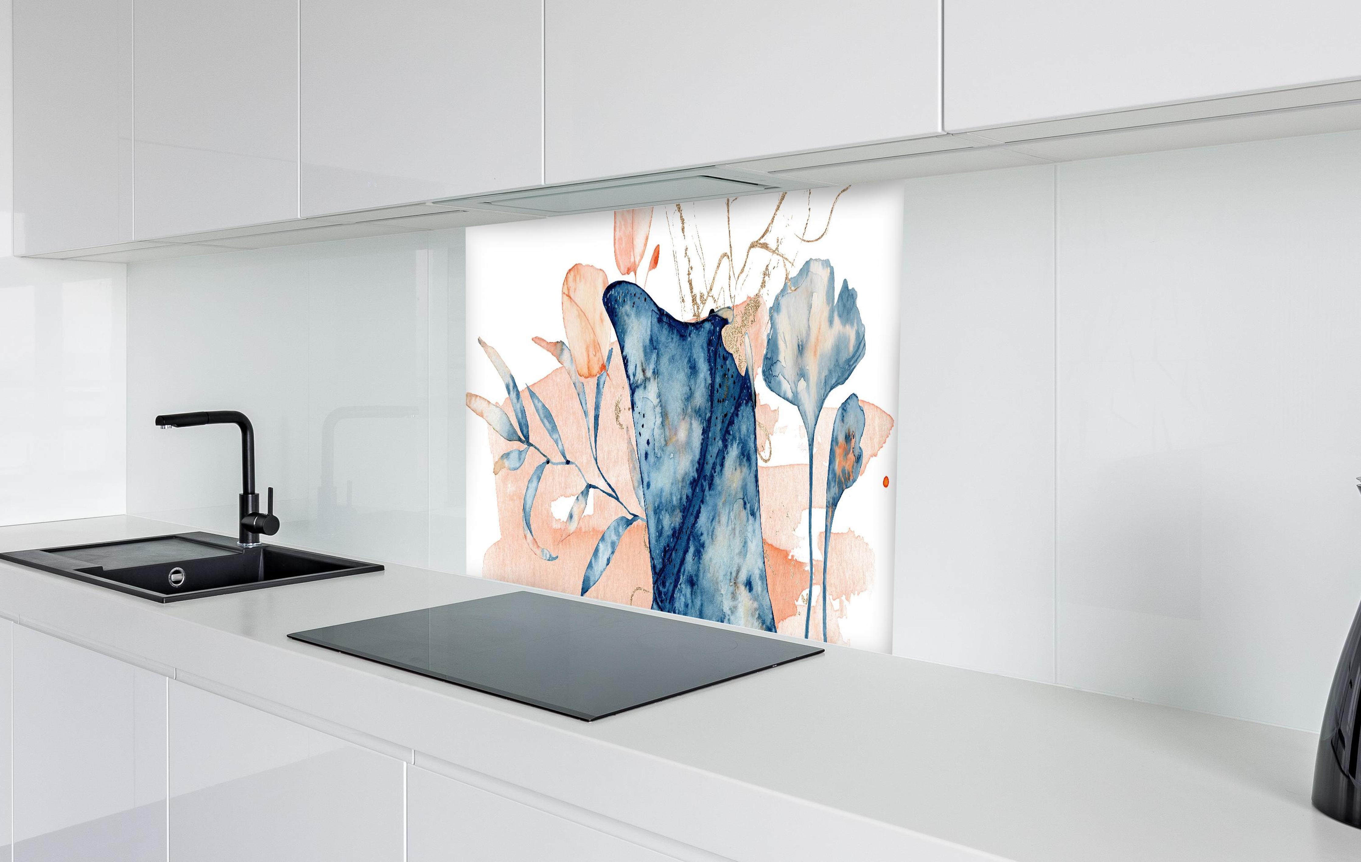 Spritzschutz - Aquarell-Illustration eines Rochenfisches   in weißer Hochglanz-Küche hinter einem Cerankochfeld