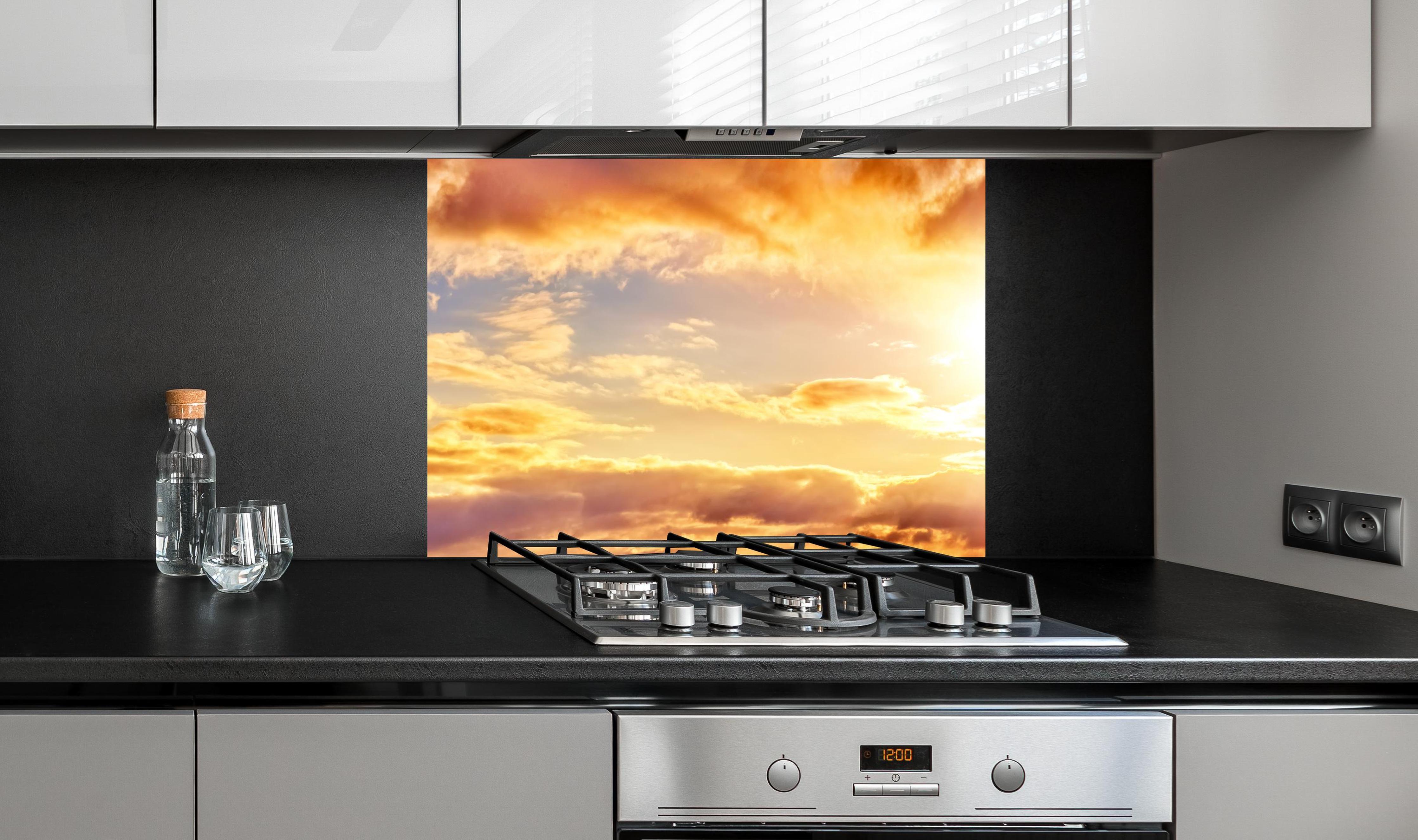 Spritzschutz - Blick zum schönen Sonnenuntergang an edler Anthrazit-Wand hinter silbernem Gasherd
