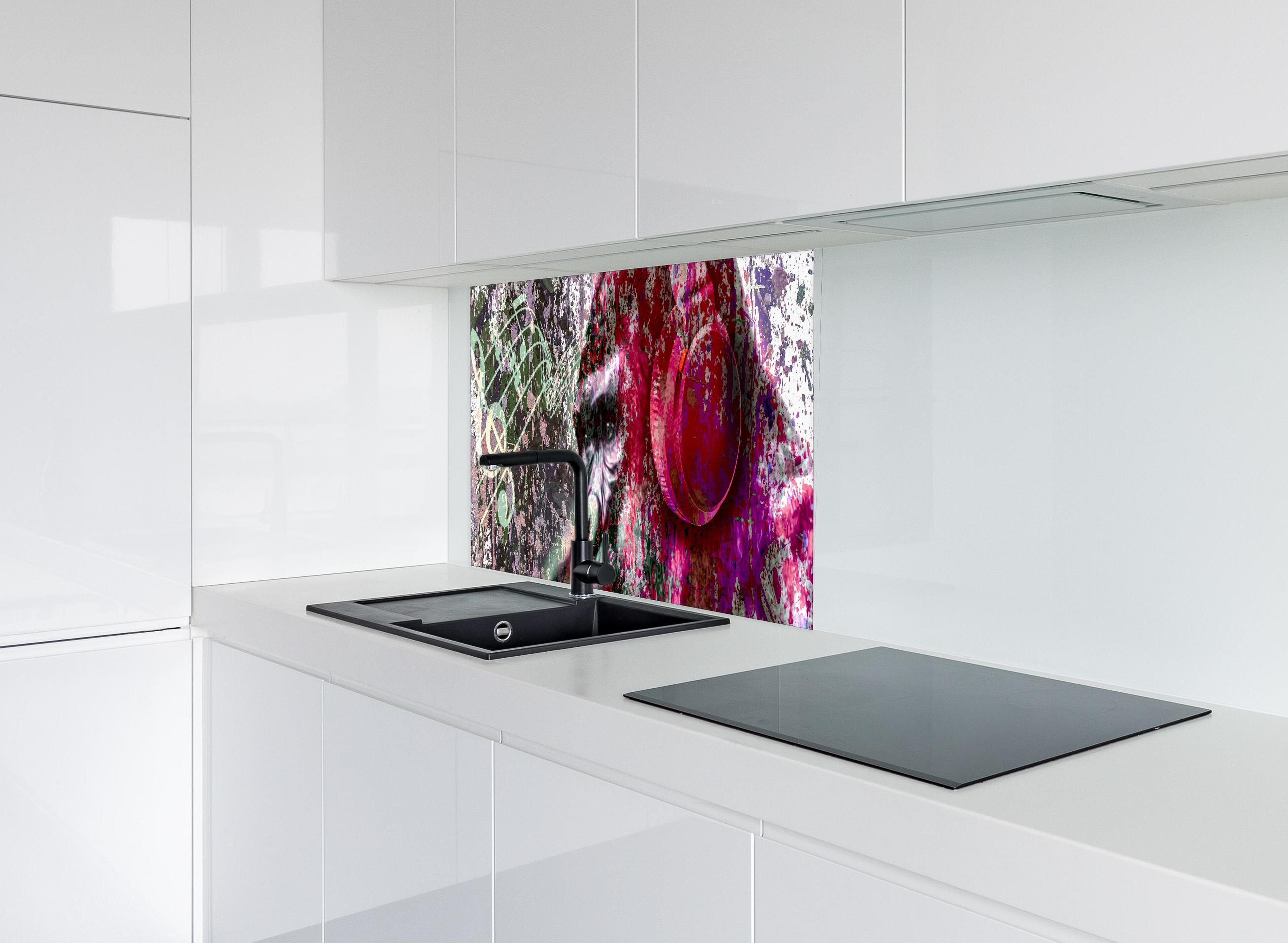 Spritzschutz - Bunter Affenkopf mit Musik-Elementen hinter modernem schwarz-matten Spülbecken in weißer Hochglanz-Küche