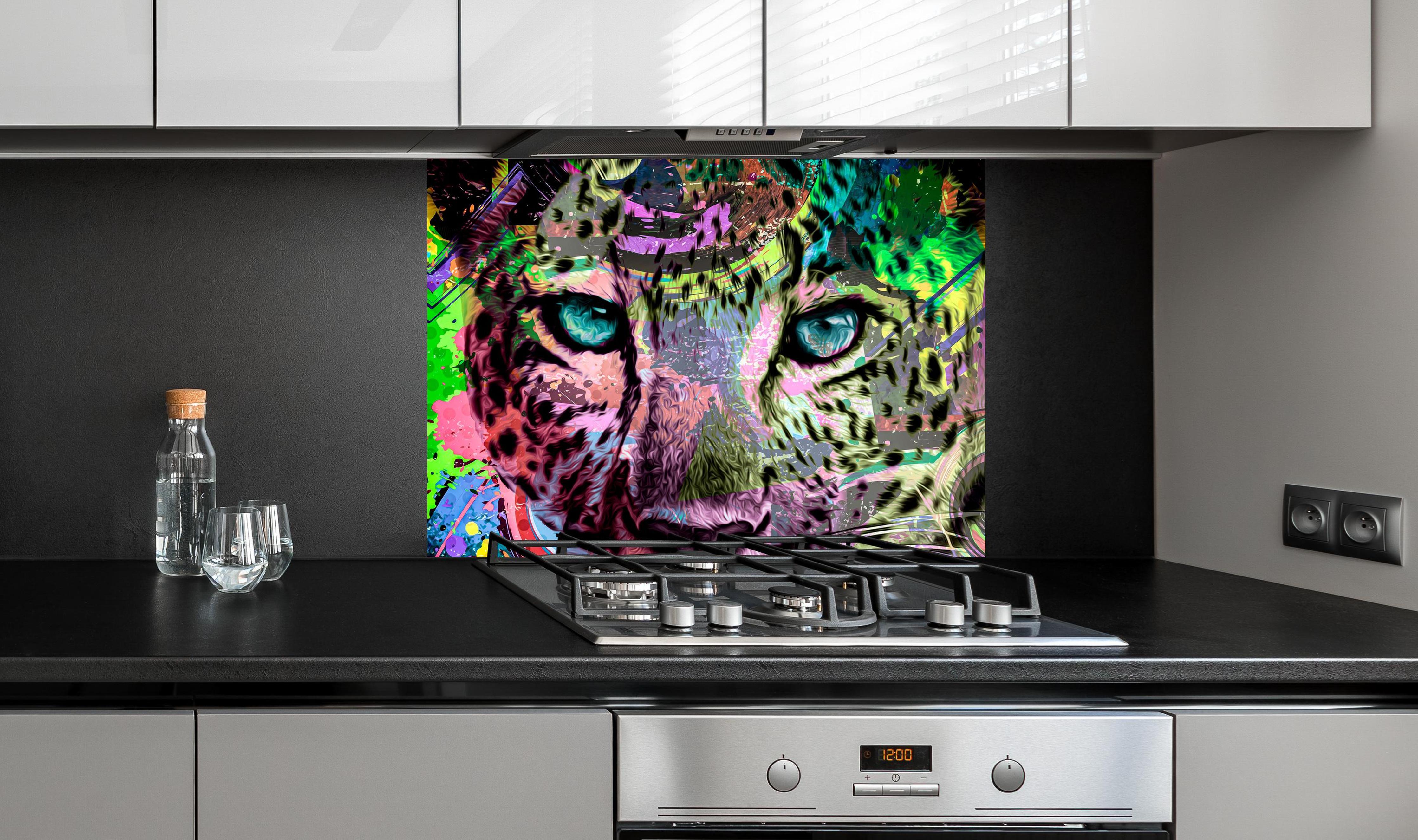 Spritzschutz - Bunter abstrakter Leopardenkopf an edler Anthrazit-Wand hinter silbernem Gasherd