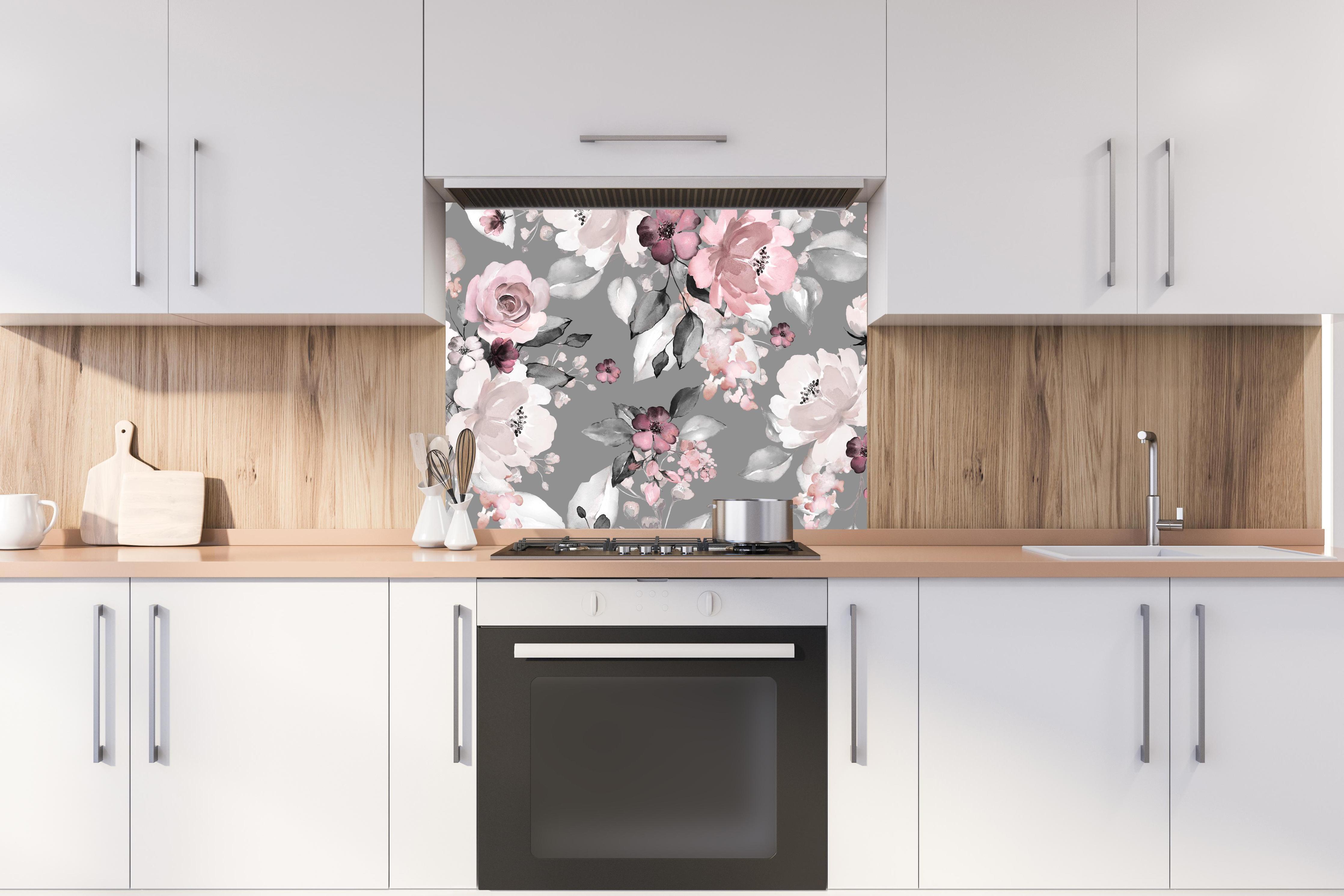 Spritzschutz - Frühlingsblumen im Tapeten-Stil hinter stilvollem Gasherd unter Dunstabzugshaube
