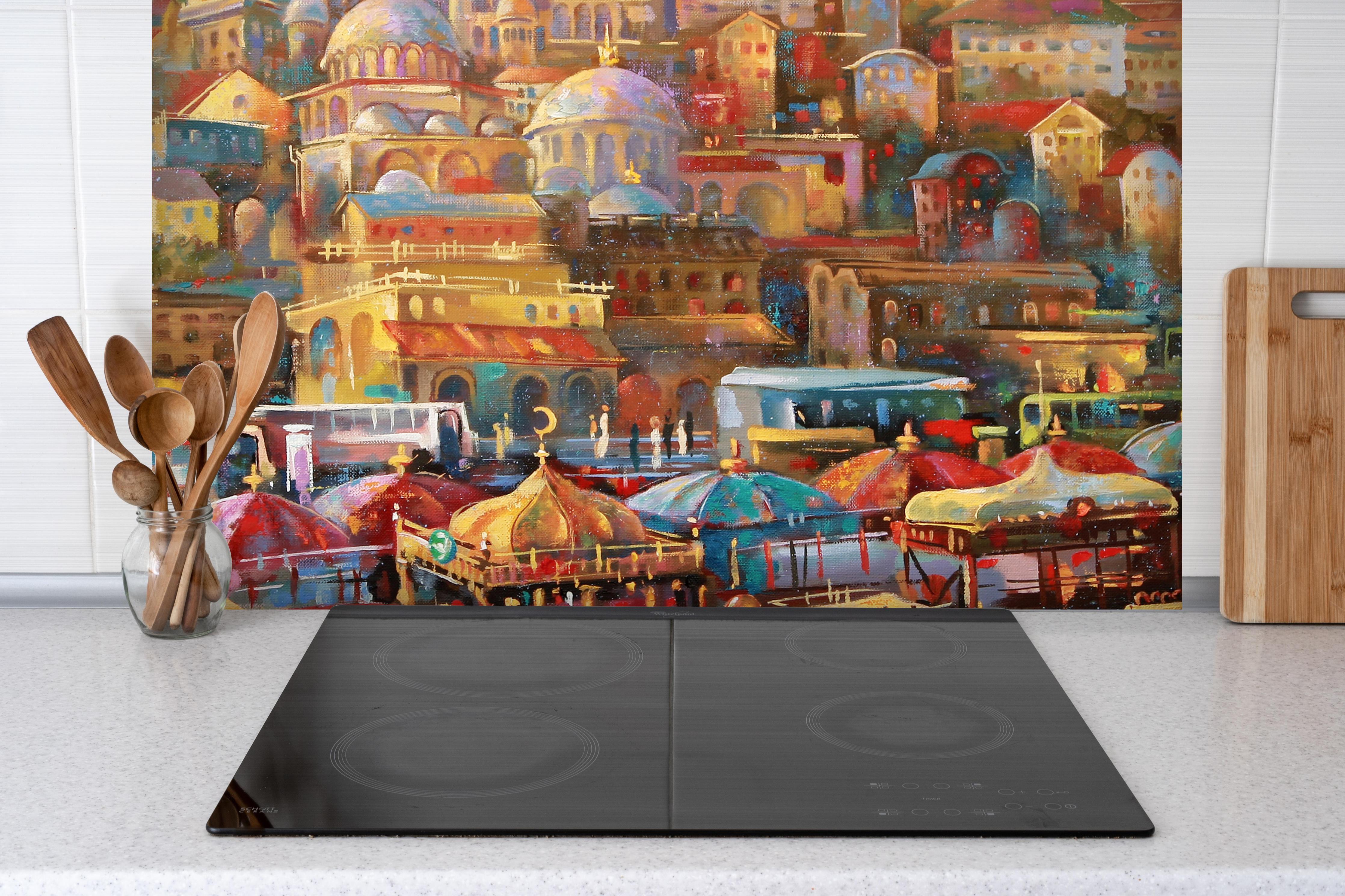 Spritzschutz - Gemälde der Bucht des Goldenen Horns  hinter einem Cerankochfeld zwischen Holz-Kochutensilien
