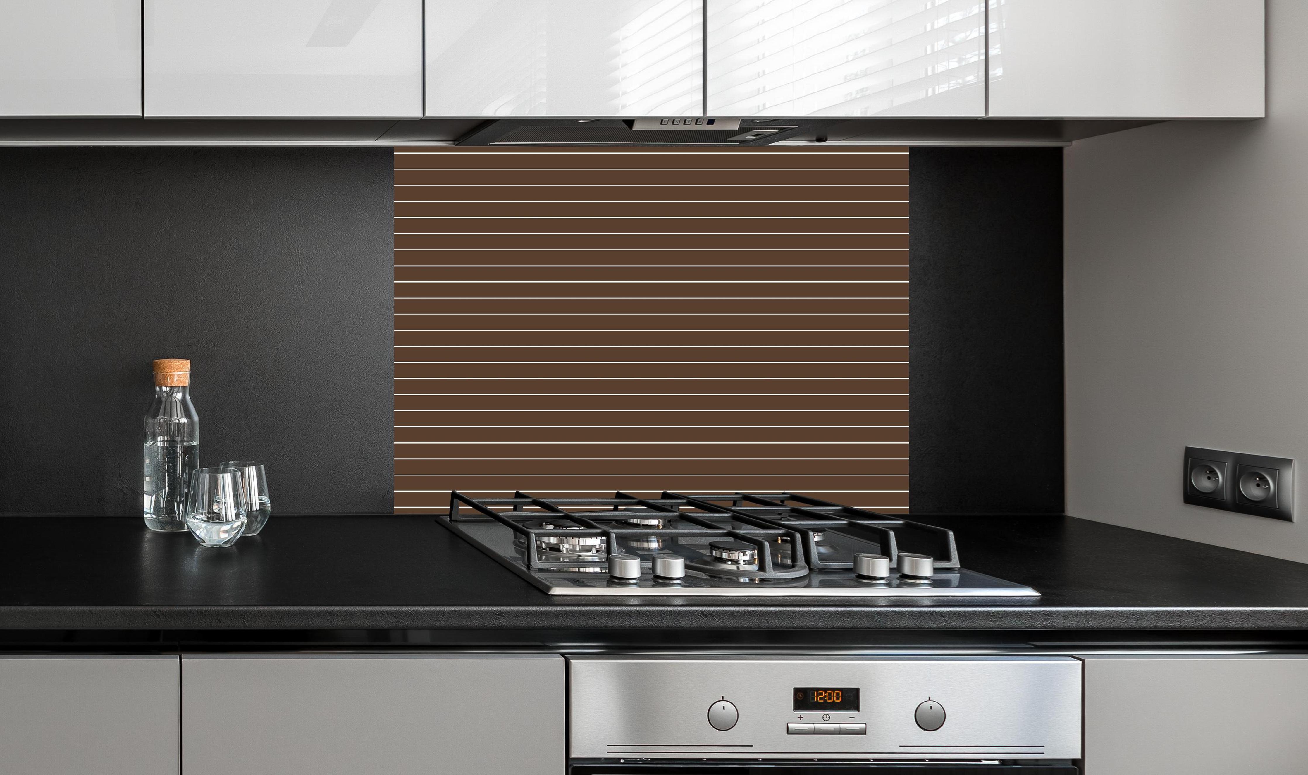 Spritzschutz - Geometrica Orizzontale Caffè an edler Anthrazit-Wand hinter silbernem Gasherd