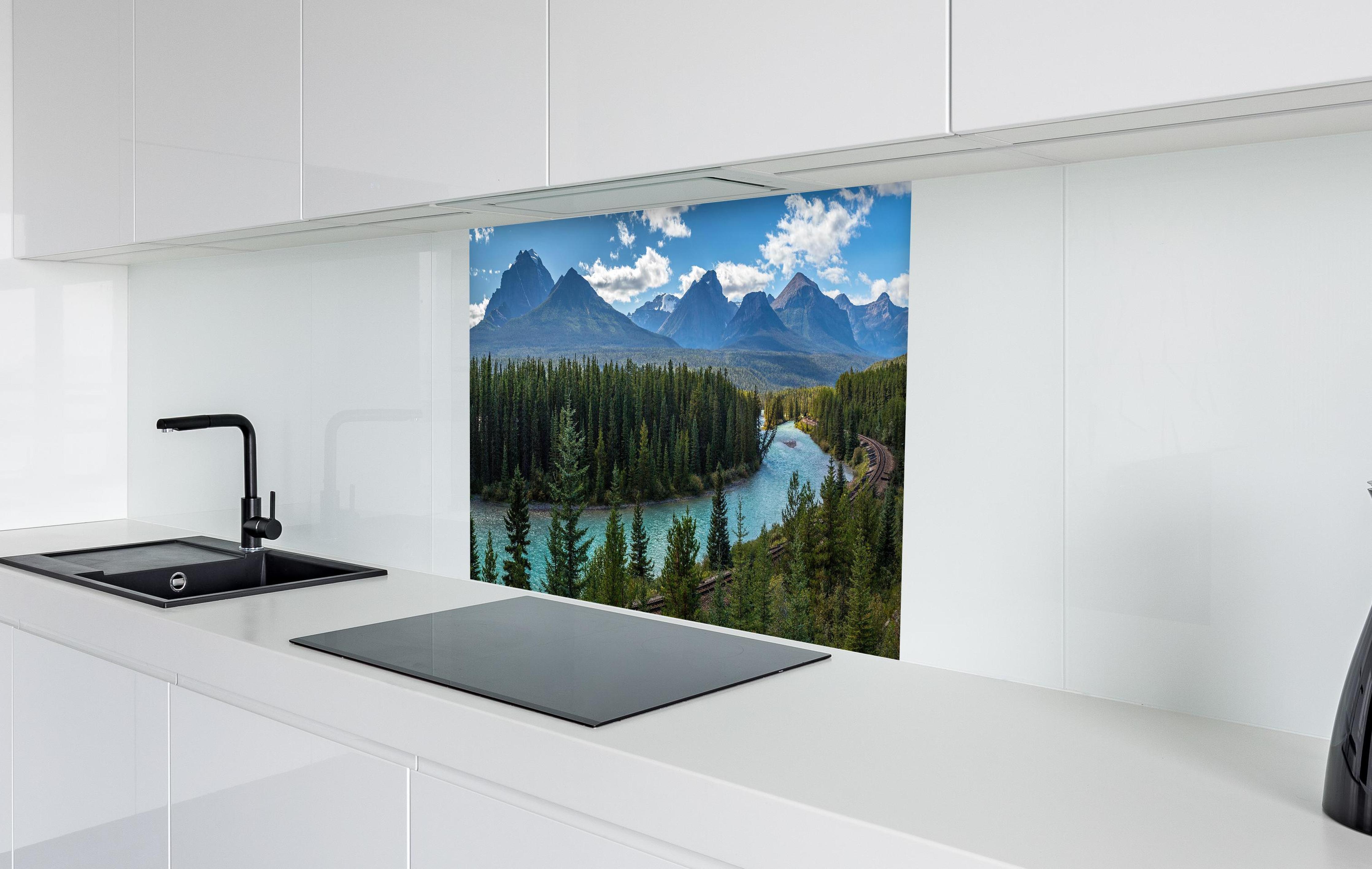 Spritzschutz - Kanada Nationalpark Natur Zug Gleisen  in weißer Hochglanz-Küche hinter einem Cerankochfeld