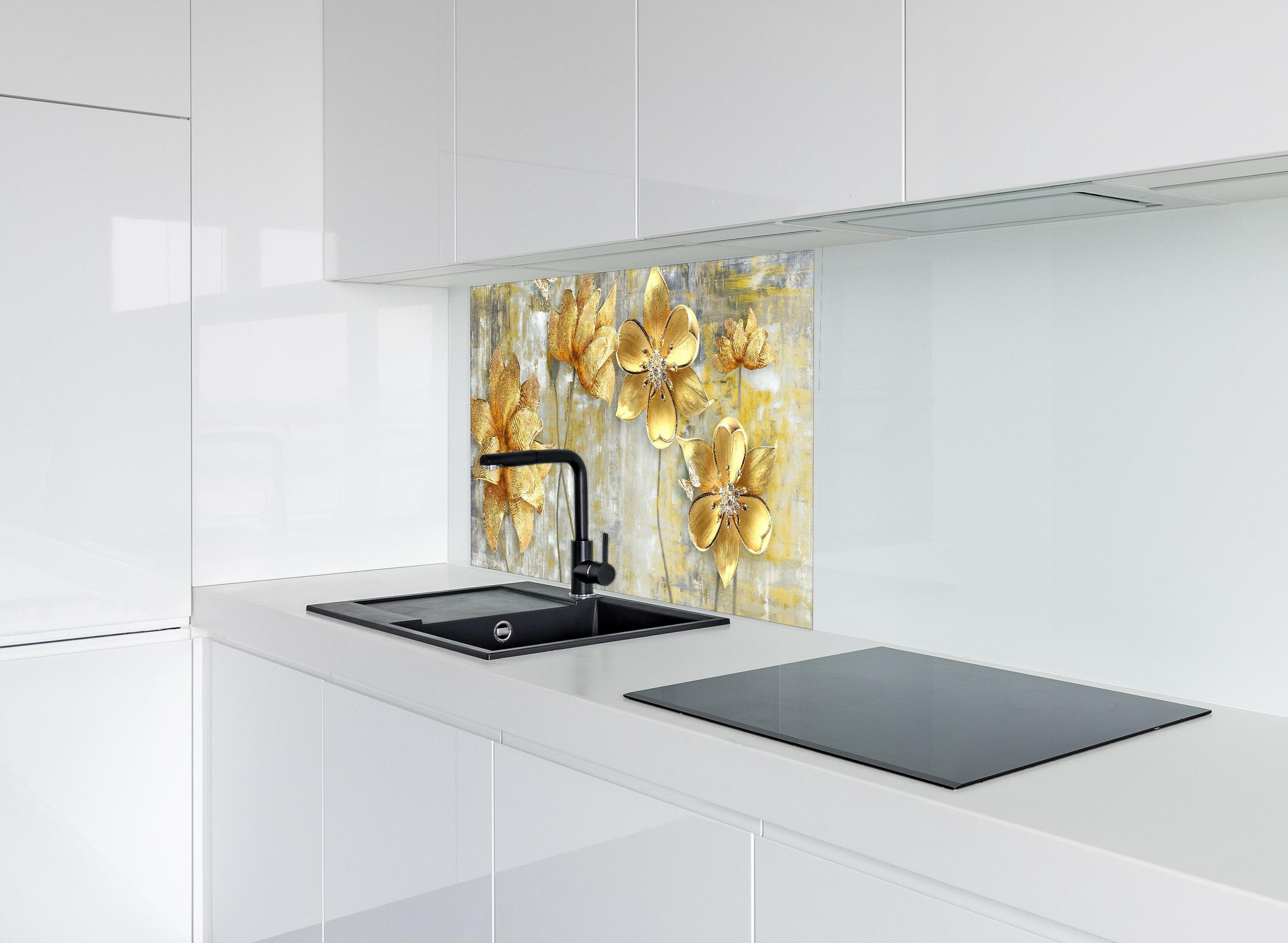 Spritzschutz - Künstlerische Blattgold-Blumen hinter modernem schwarz-matten Spülbecken in weißer Hochglanz-Küche