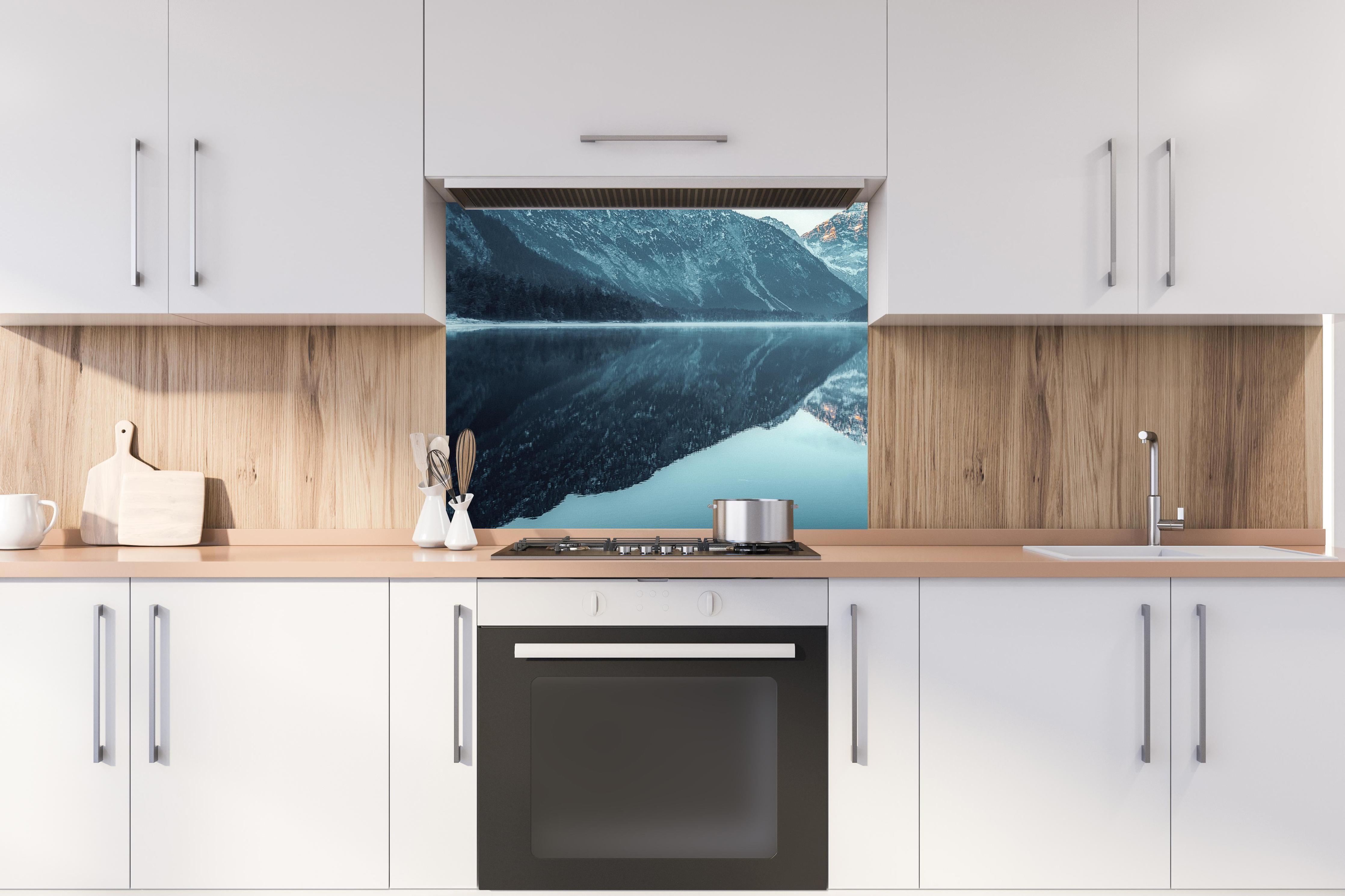 Spritzschutz - Plansee im Winter - Österreich hinter stilvollem Gasherd unter Dunstabzugshaube