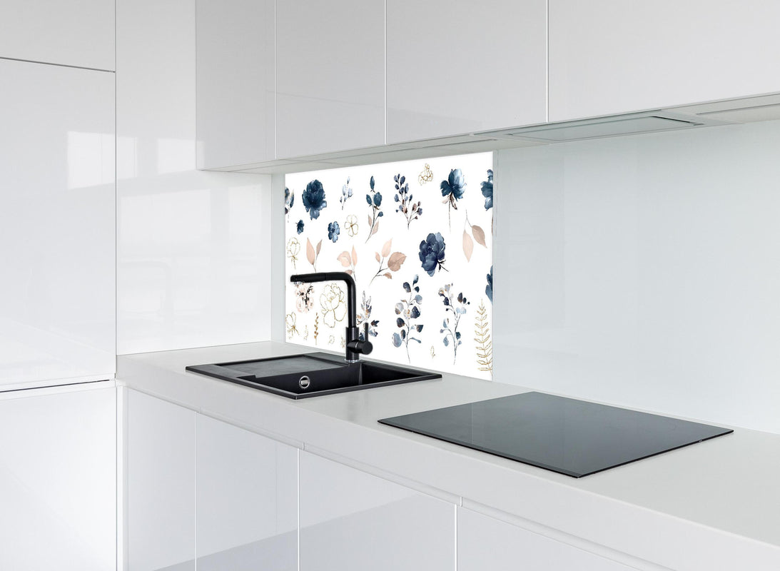 Spritzschutz - Rosen im Aquarell-Design hinter modernem schwarz-matten Spülbecken in weißer Hochglanz-Küche