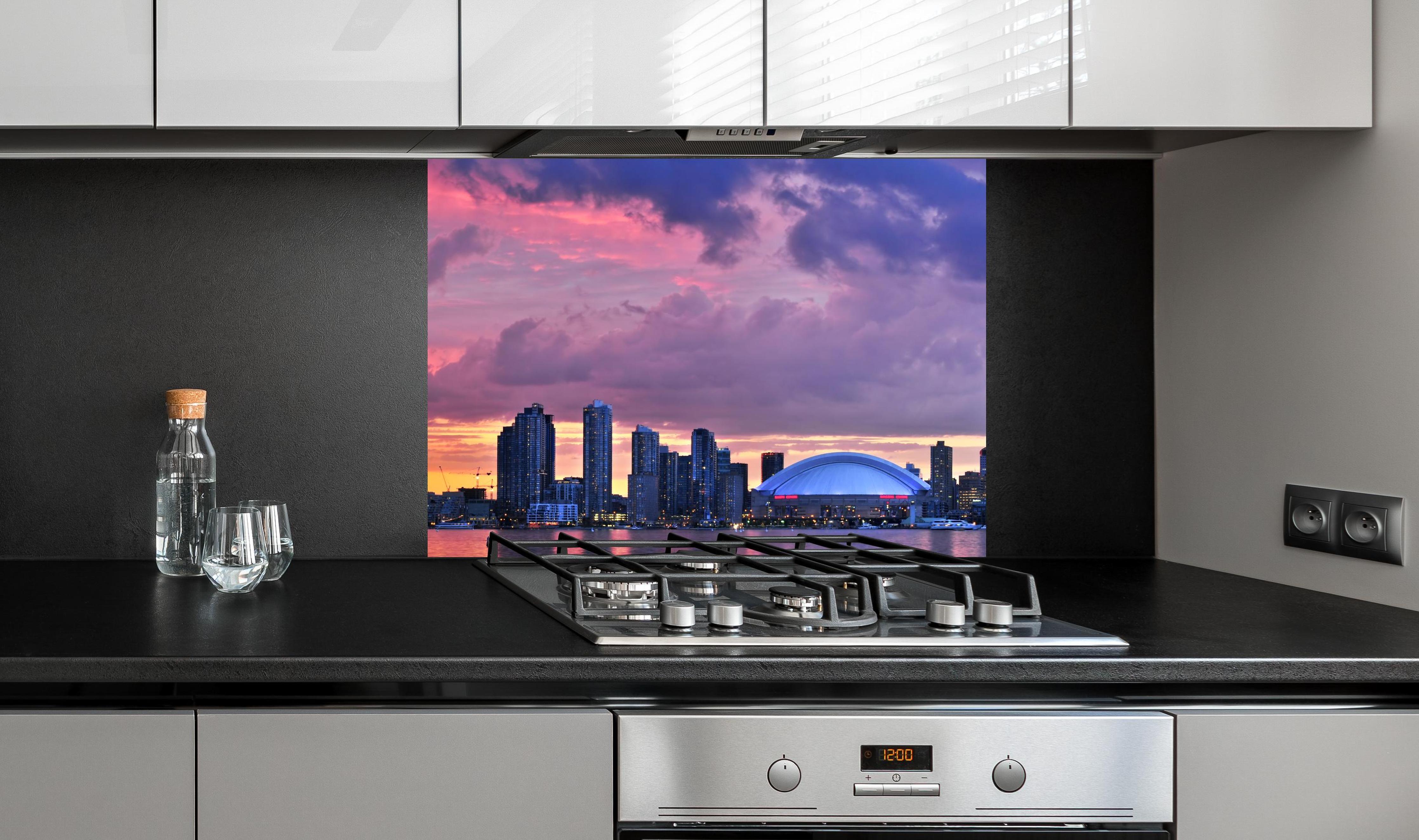 Spritzschutz - Toronto Skyline bei Abendlicht an edler Anthrazit-Wand hinter silbernem Gasherd