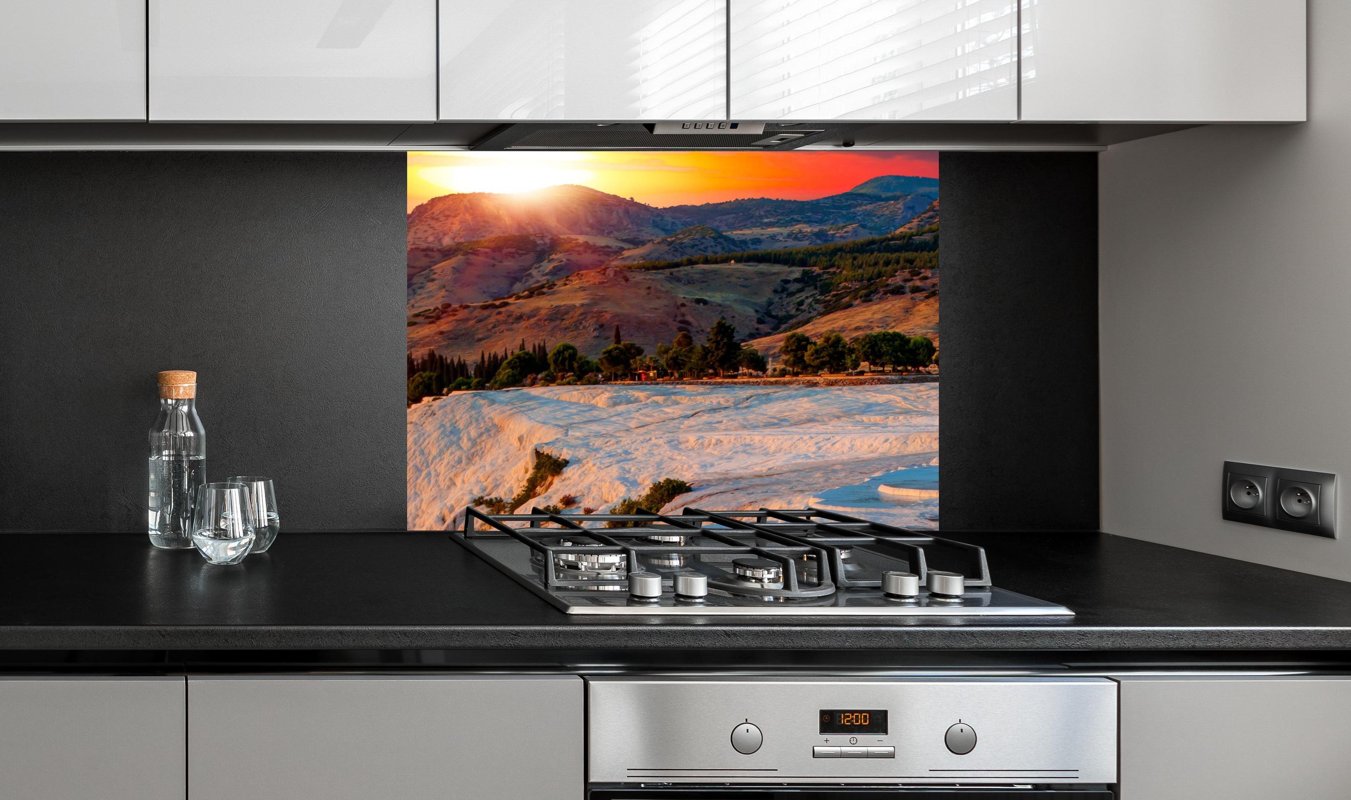 Spritzschutz - Travertinbecken in Pamukkale am Abend an edler Anthrazit-Wand hinter silbernem Gasherd