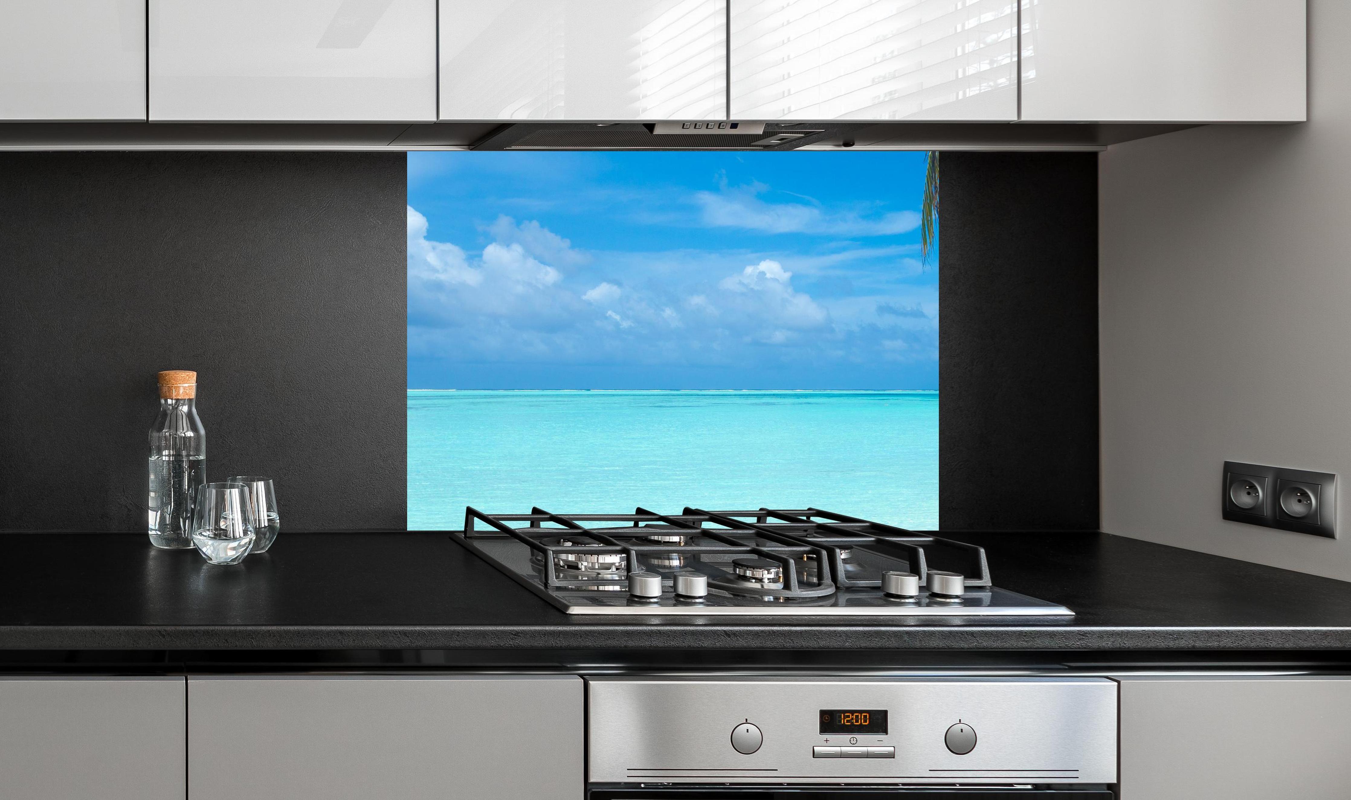 Spritzschutz - Tropische Malediveninsel mit weißem Sandstrand an edler Anthrazit-Wand hinter silbernem Gasherd