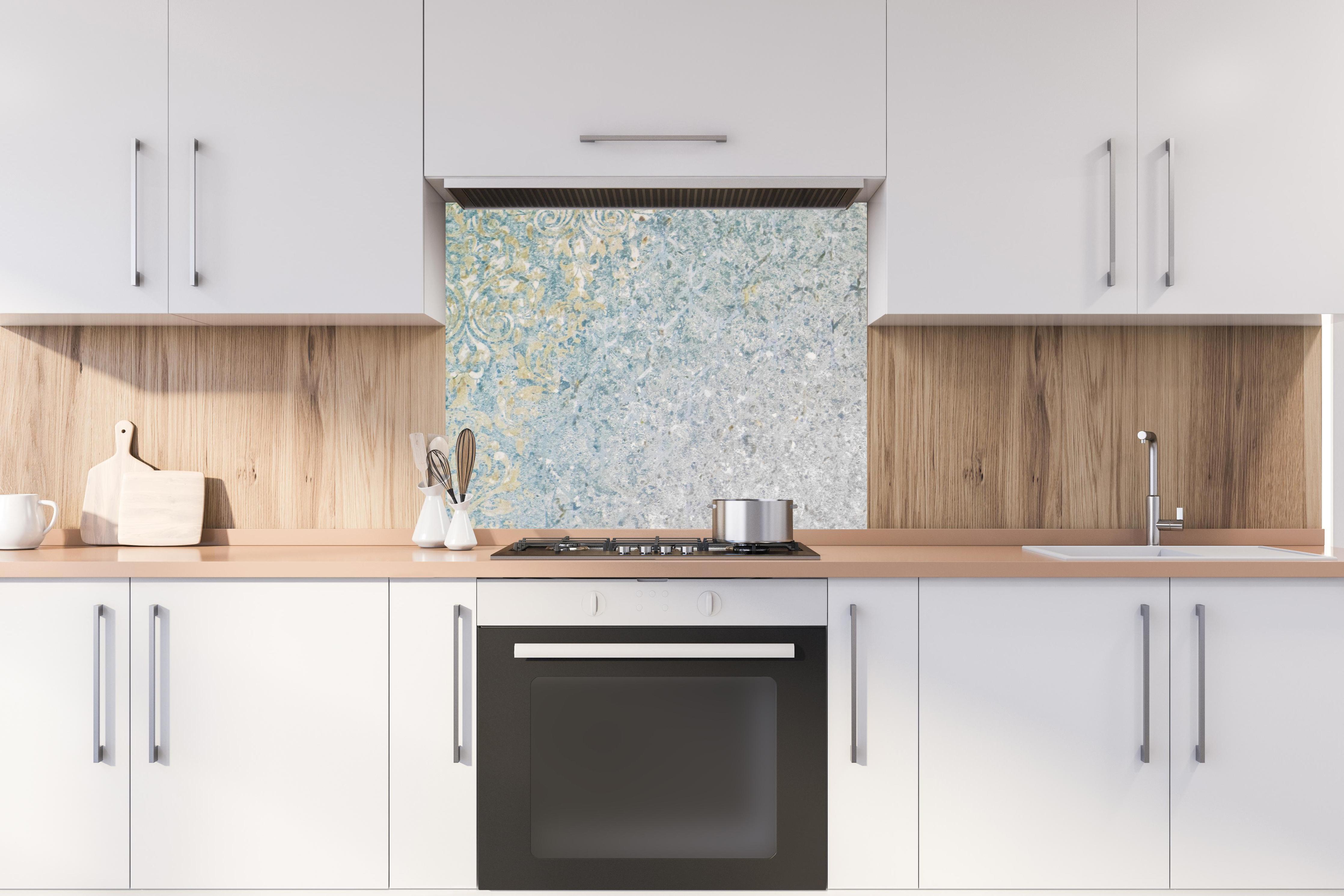 Spritzschutz - Vintage Beton hinter stilvollem Gasherd unter Dunstabzugshaube