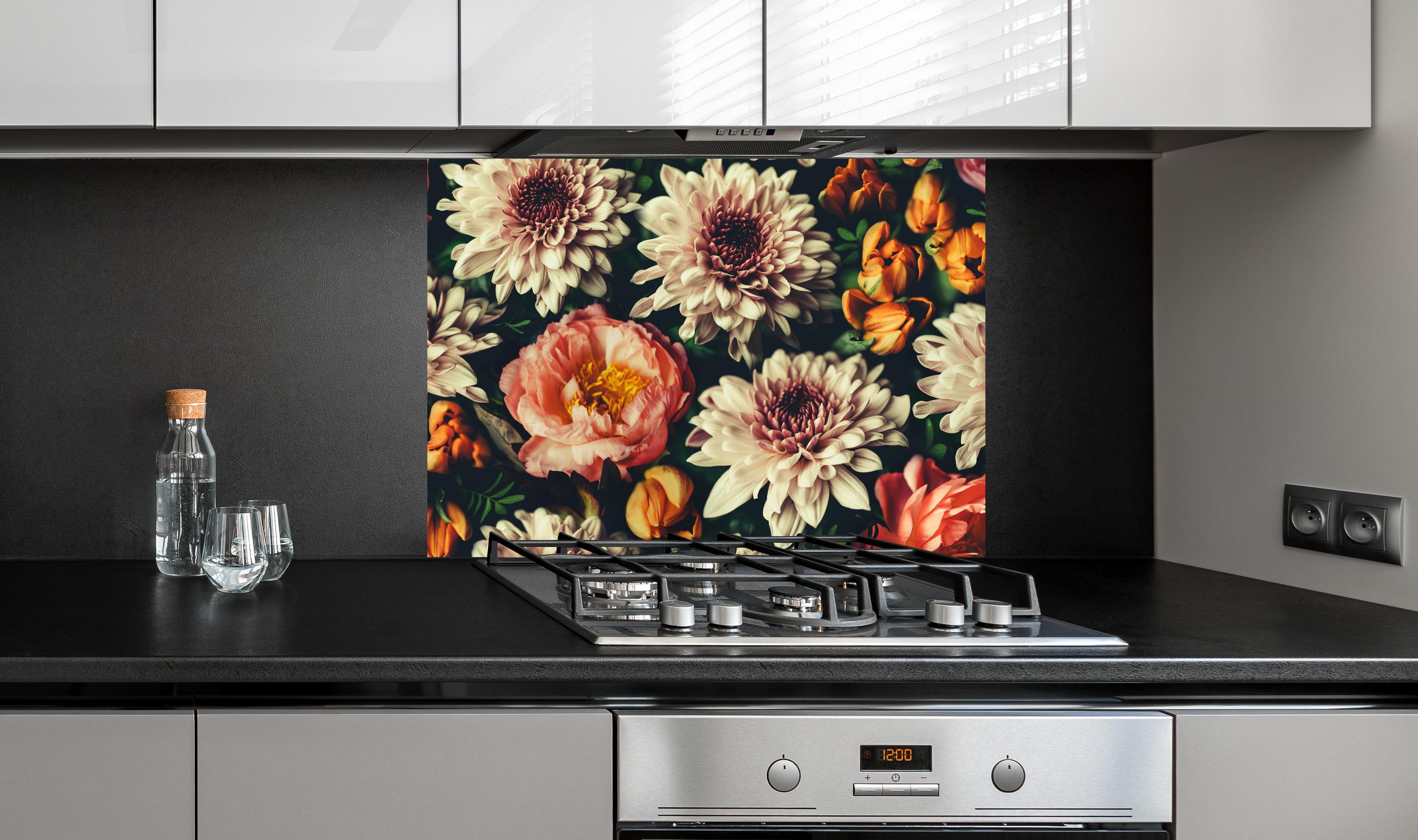 Spritzschutz - Vintage-Bouquet mit schönen Blumen an edler Anthrazit-Wand hinter silbernem Gasherd
