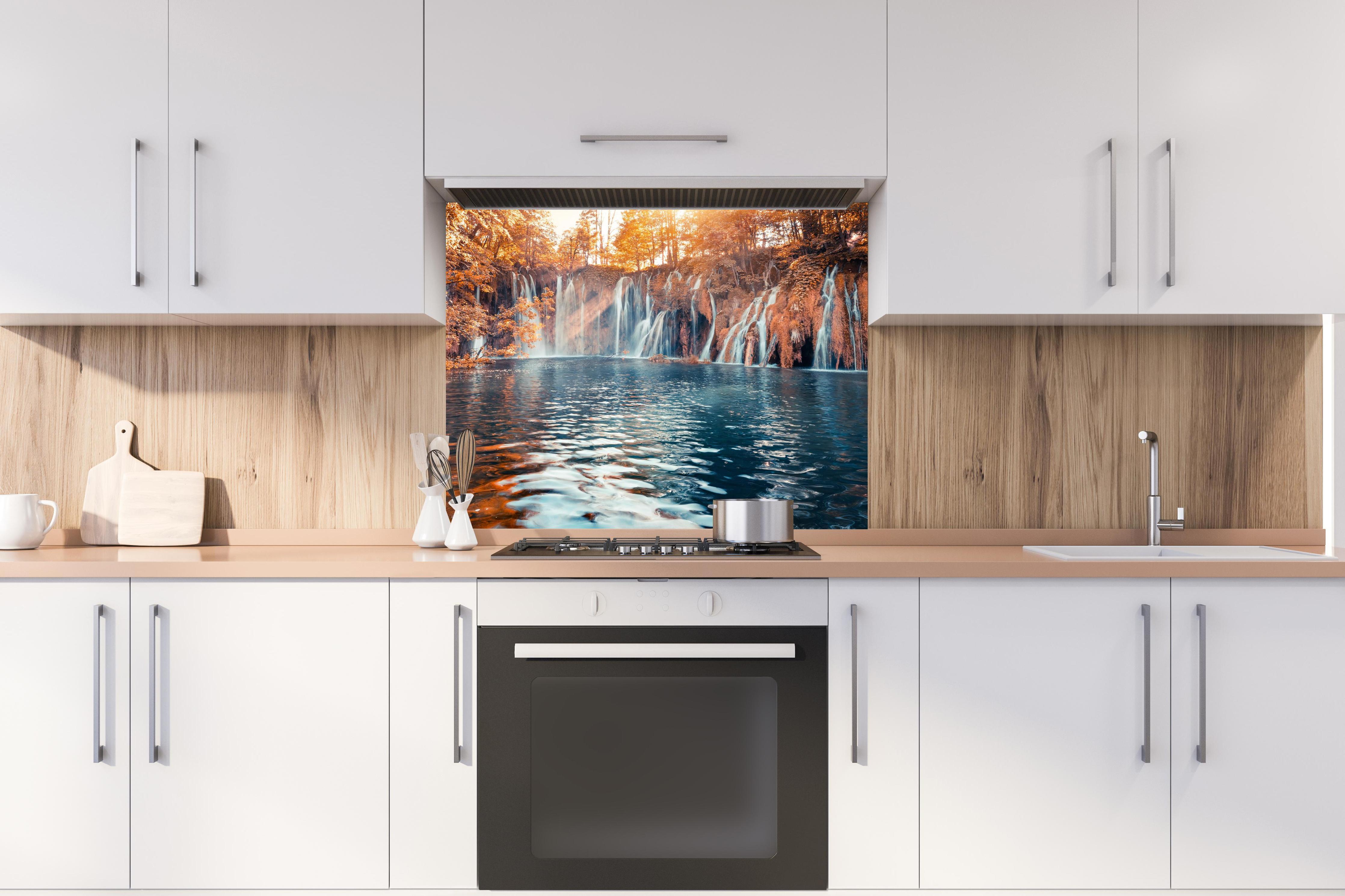 Spritzschutz - Wasserfall in Plitvice Nation bei Sonnenaufgang hinter stilvollem Gasherd unter Dunstabzugshaube