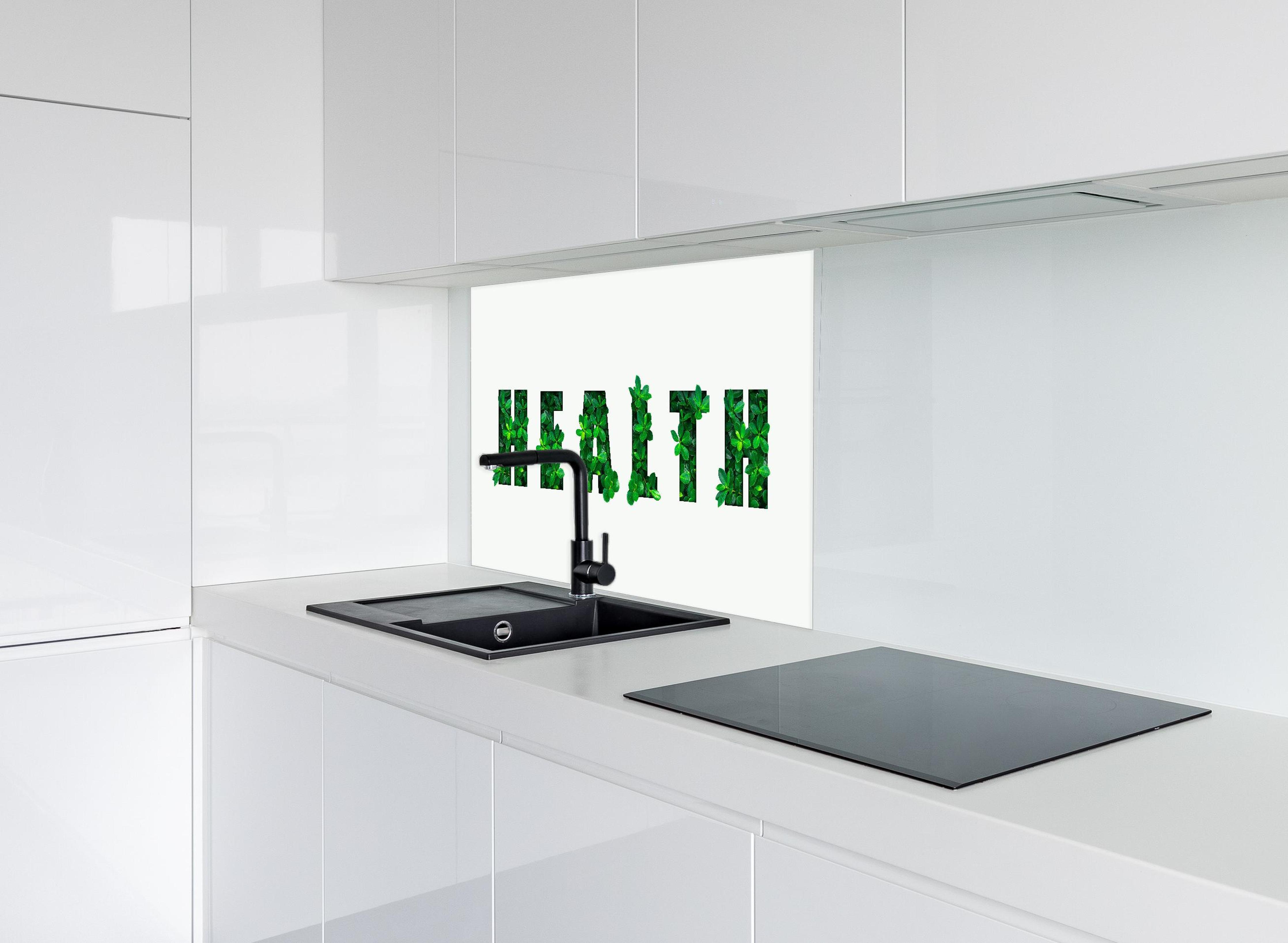 Spritzschutz - Wort HEALTH aus grünen Blättern hinter modernem schwarz-matten Spülbecken in weißer Hochglanz-Küche