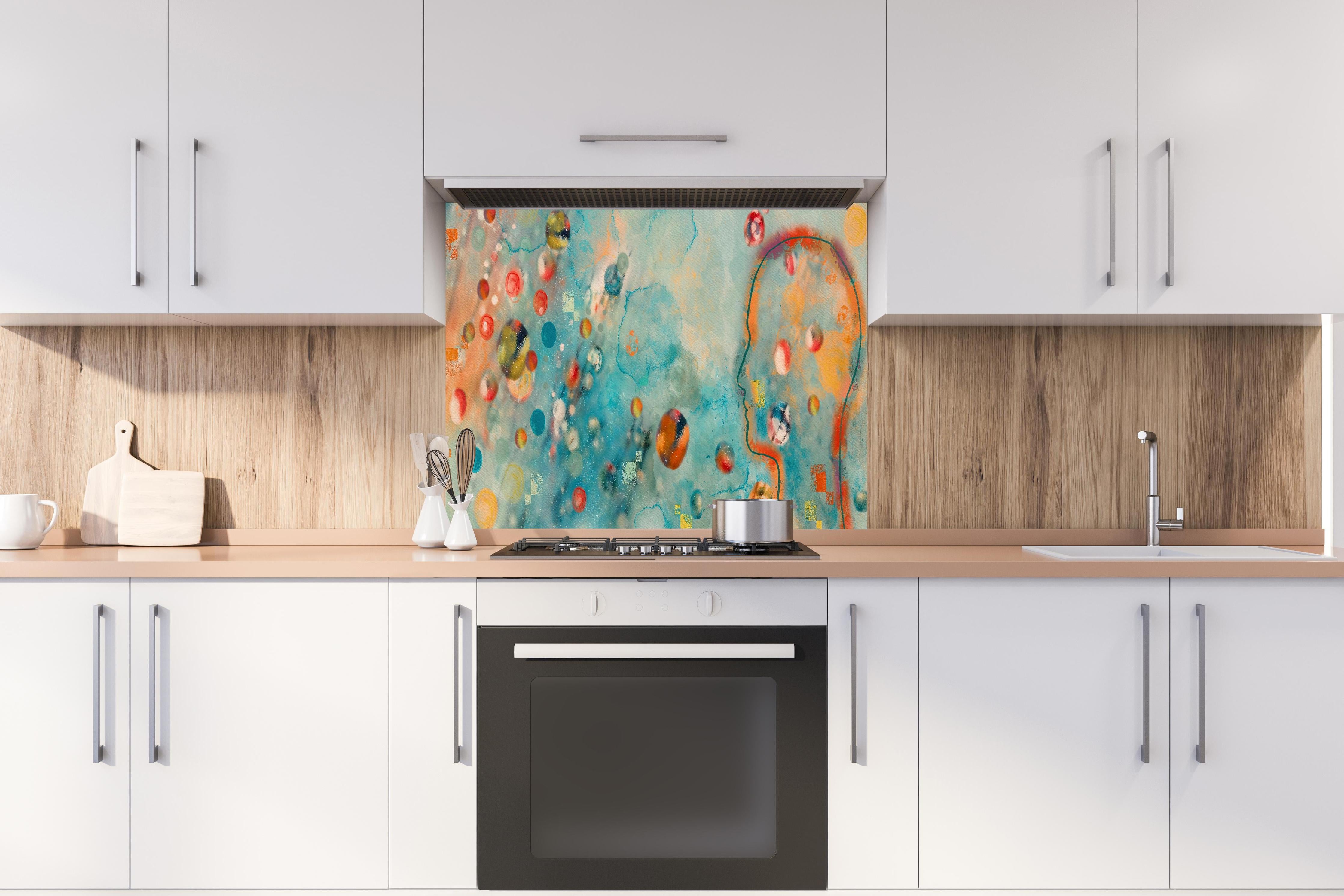 Spritzschutz - Traumhaftes Aquarell Kunstkonzept Design hinter einem Cerankochfeld zwischen Holz-Kochutensilien
