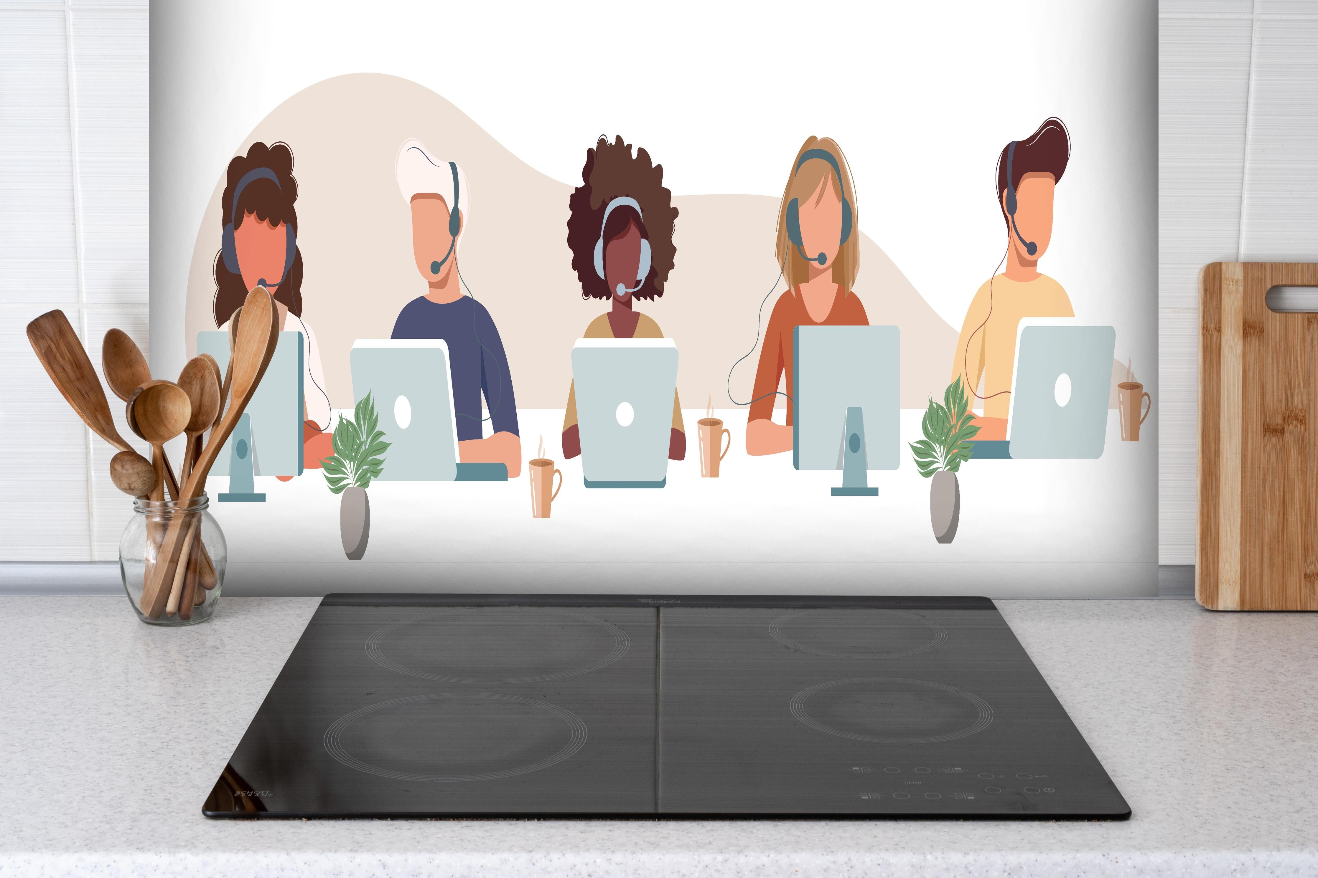 Spritzschutz - Vielfältiges Team bei der Arbeit Illustration hinter einem Cerankochfeld zwischen Holz-Kochutensilien
