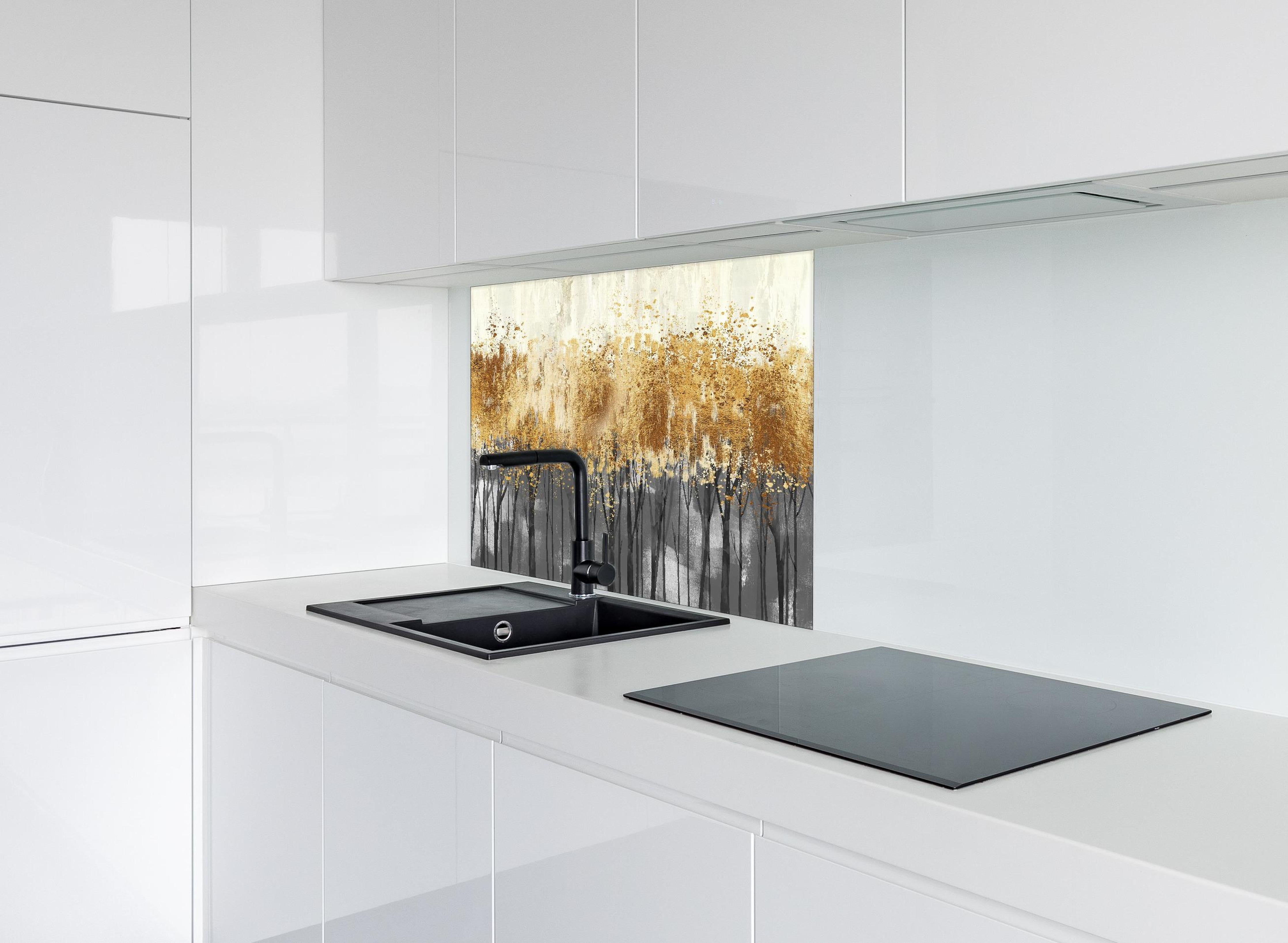 Spritzschutz - Vintage Kunstmalerei hinter einem Cerankochfeld zwischen Holz-Kochutensilien
